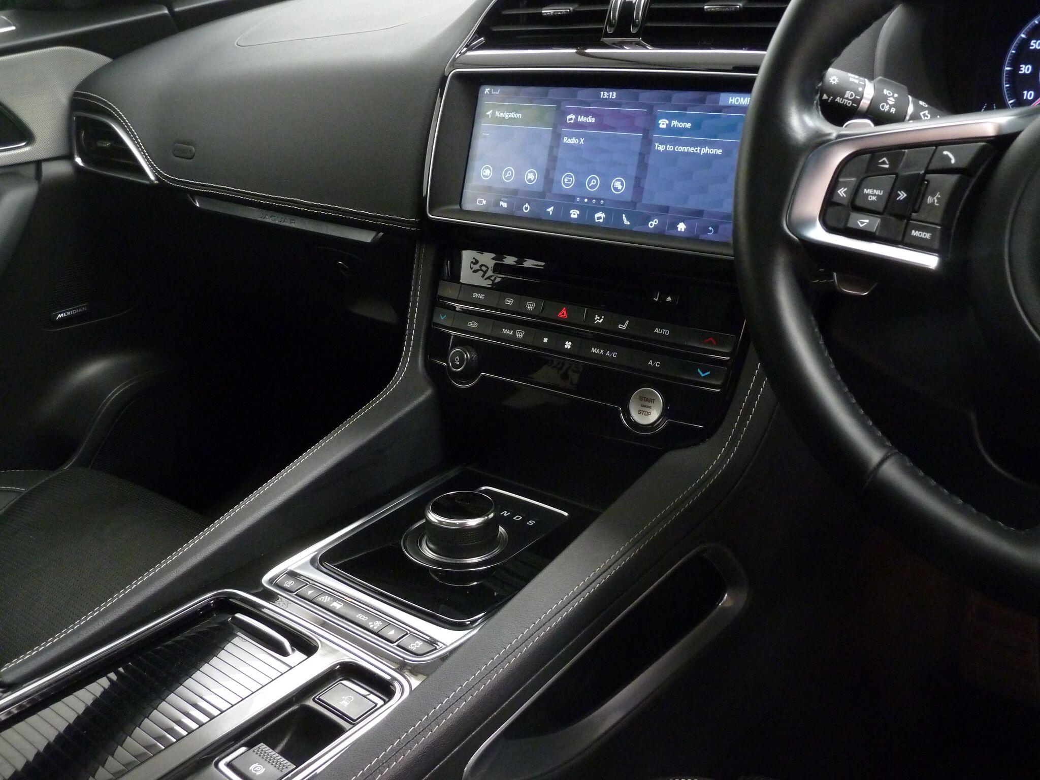 Jaguar F-PACE 2.0 D180 Chequered FlagAWD   <br/><br/>PAN ROOF + BLACK DESIGN PACK