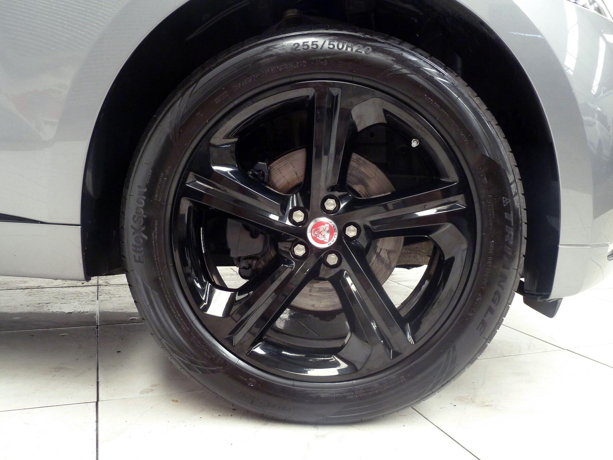 Jaguar F-PACE 2.0 D180 Chequered FlagAWD   <br/><br/>PAN ROOF + BLACK DESIGN PACK