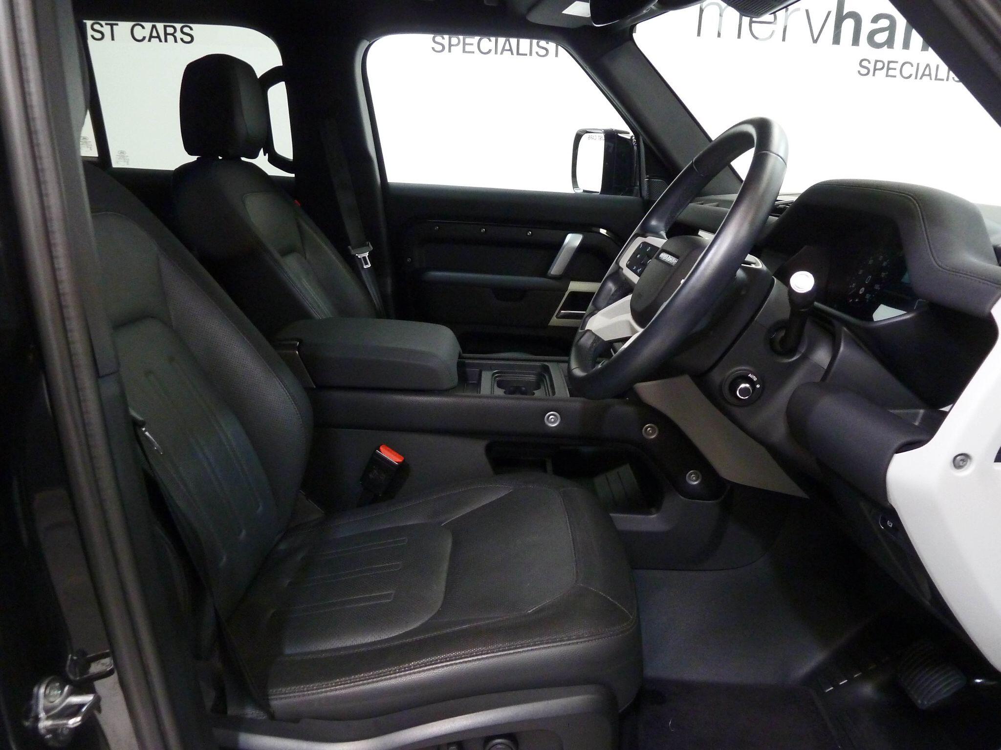 Land Rover Defender 110 3.0   SE   <br/><br/>HAWKE BLACK EDITION