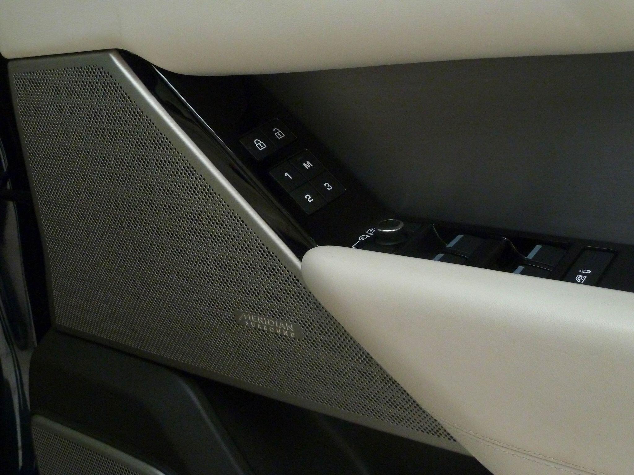 Land Rover Range Rover Velar 3.0   R-Dynamic HSE   <br/><br/>BLACK PACK + AIR SUSPENSION