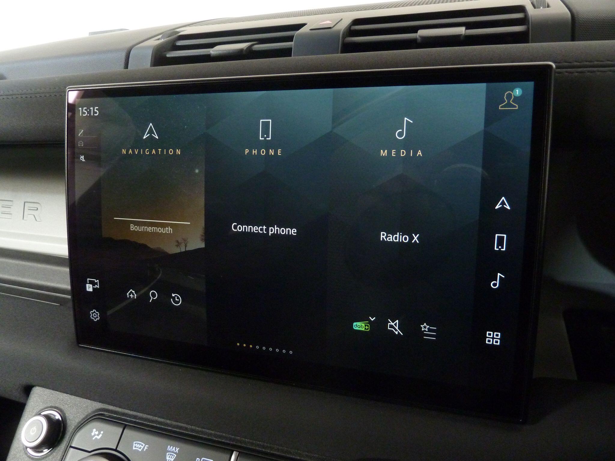 Land Rover Defender 110 2.0 P400e 15.4kWh X-Dynamic S   <br/><br/>ROOF LIGHTS + STEPS + 6 SEATS