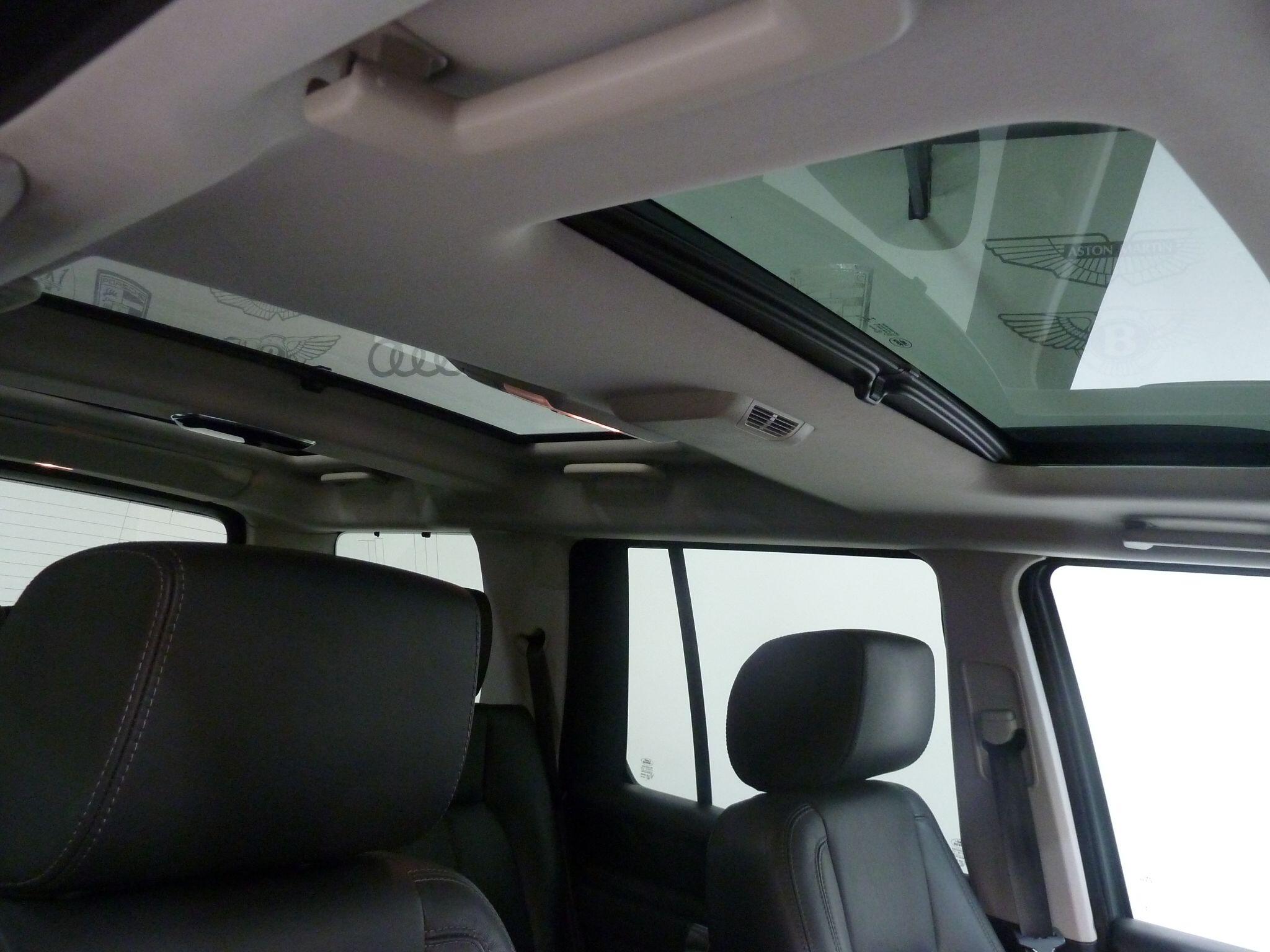 Land Rover Discovery 4 3.0 SD V6 HSE Luxury SUV  Diesel   (255 bhp)<br/><br/>PAN ROOF + BLACK PACK + STEPS