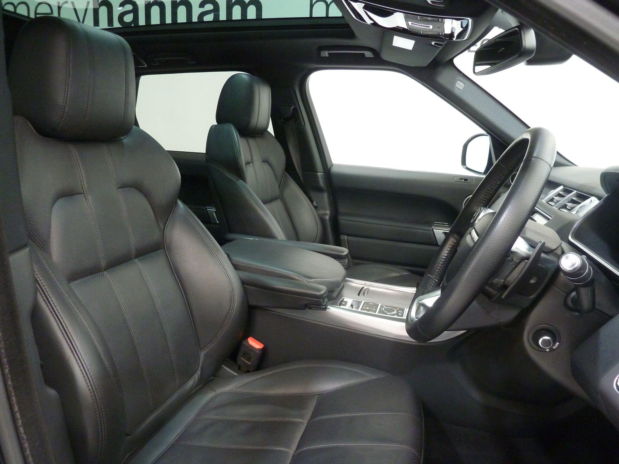 Land Rover Range Rover Sport 3.0 SD V6 HSE SUV  Diesel   (292 ps)<br/><br/>PAN ROOF + BLACK PACK + STEPS