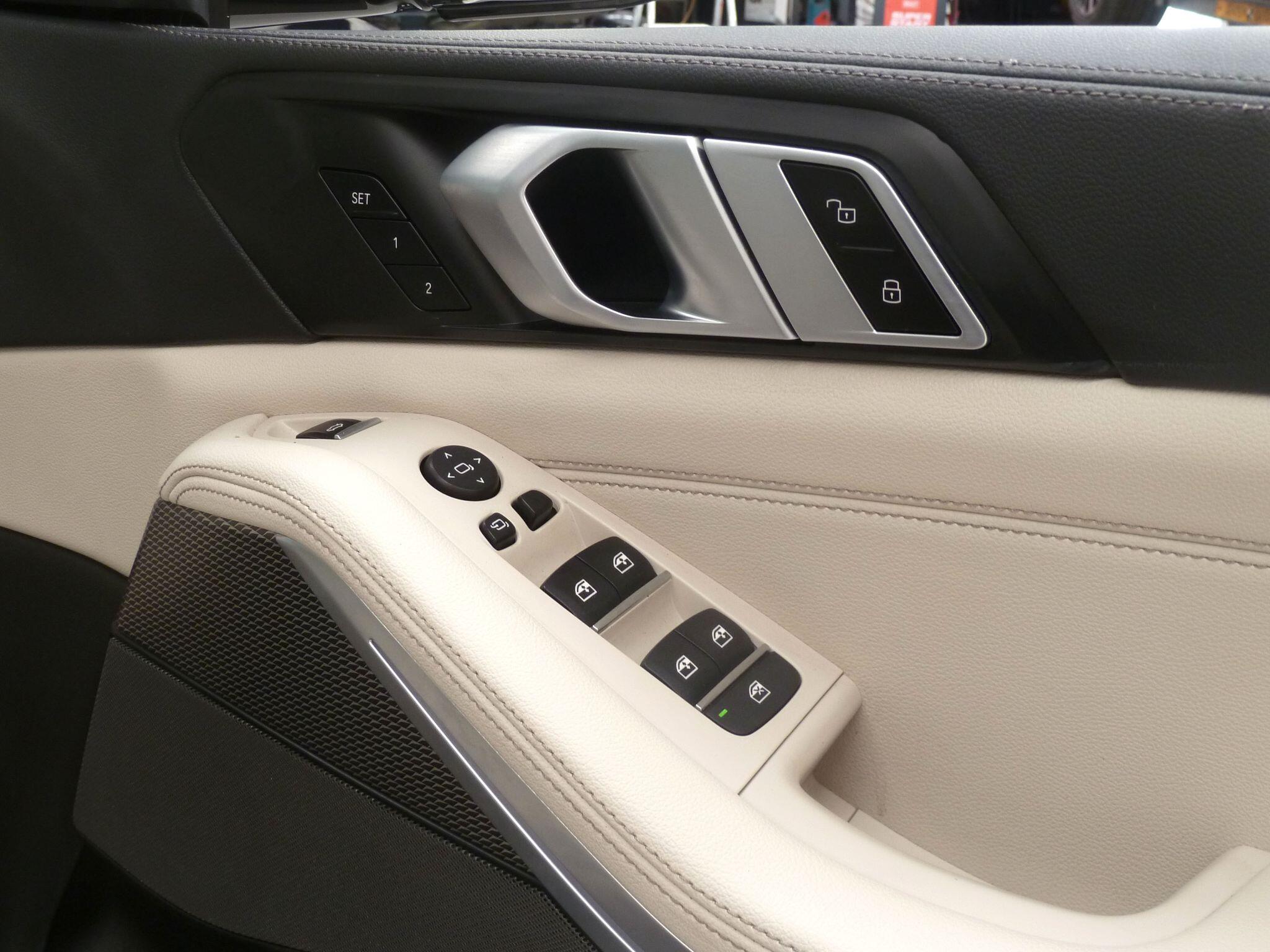 BMW X5 3.0 M50dxDrive   <br/><br/>BMW PERFORMANCE BLACK PACKAGE