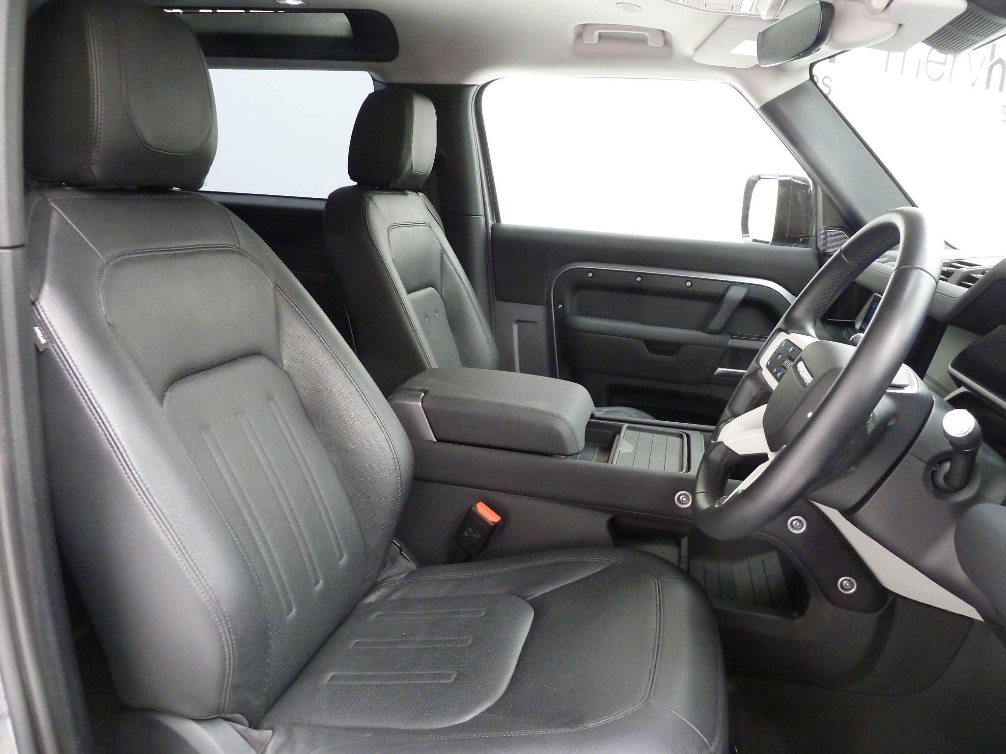 Land Rover Defender 90 3.0 D200  S   <br/><br/>VELARE EIGER EDITION