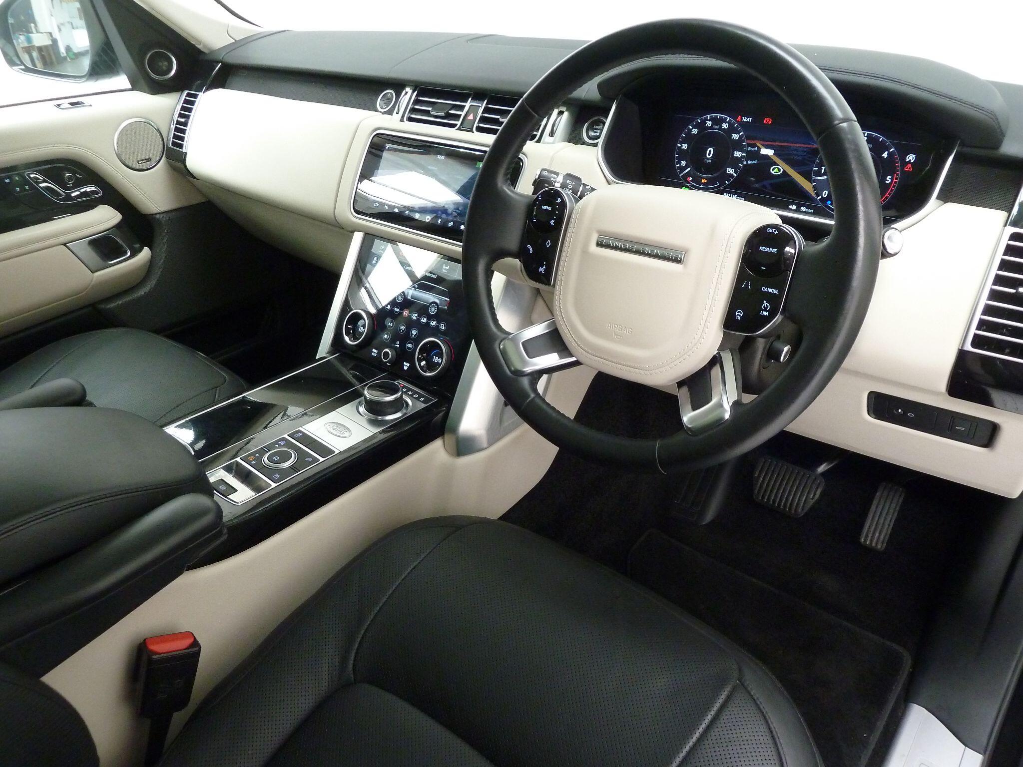 Land Rover Range Rover 3.0 SD V6 Vogue SUV  Diesel   (275 ps)<br/><br/>SVO EXTERIOR DESIGN PACK