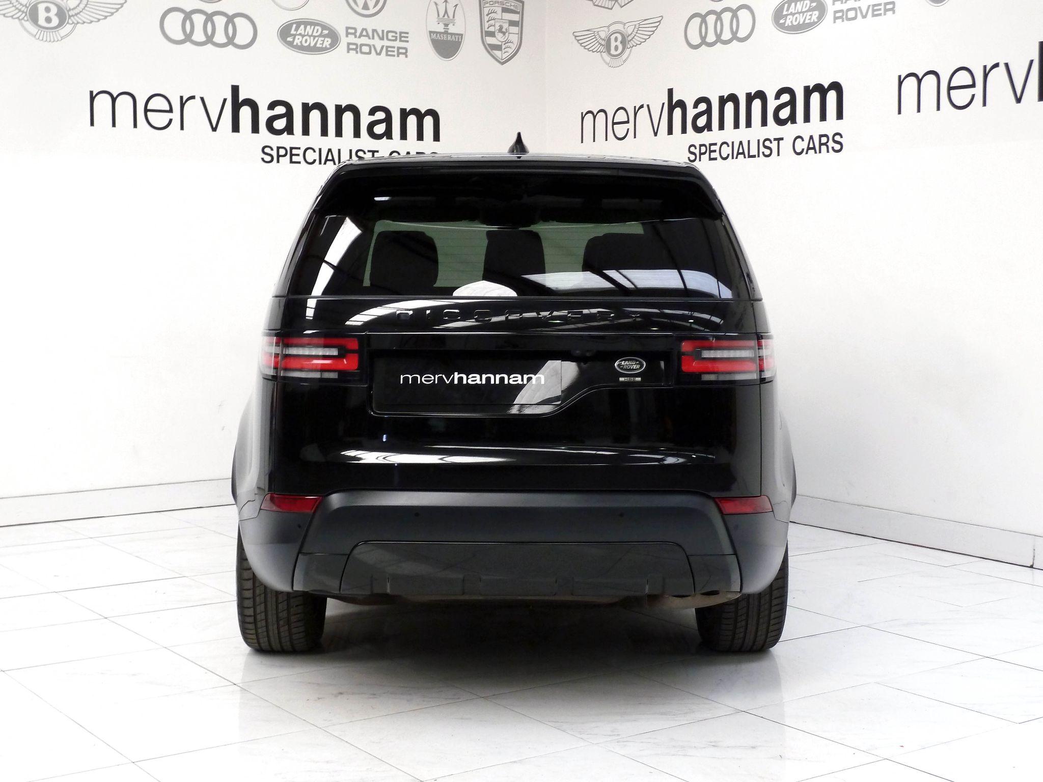 Land Rover Discovery 3.0 SD V6 SE   <br/><br/>BLACK EXTERIOR DESIGN PACK