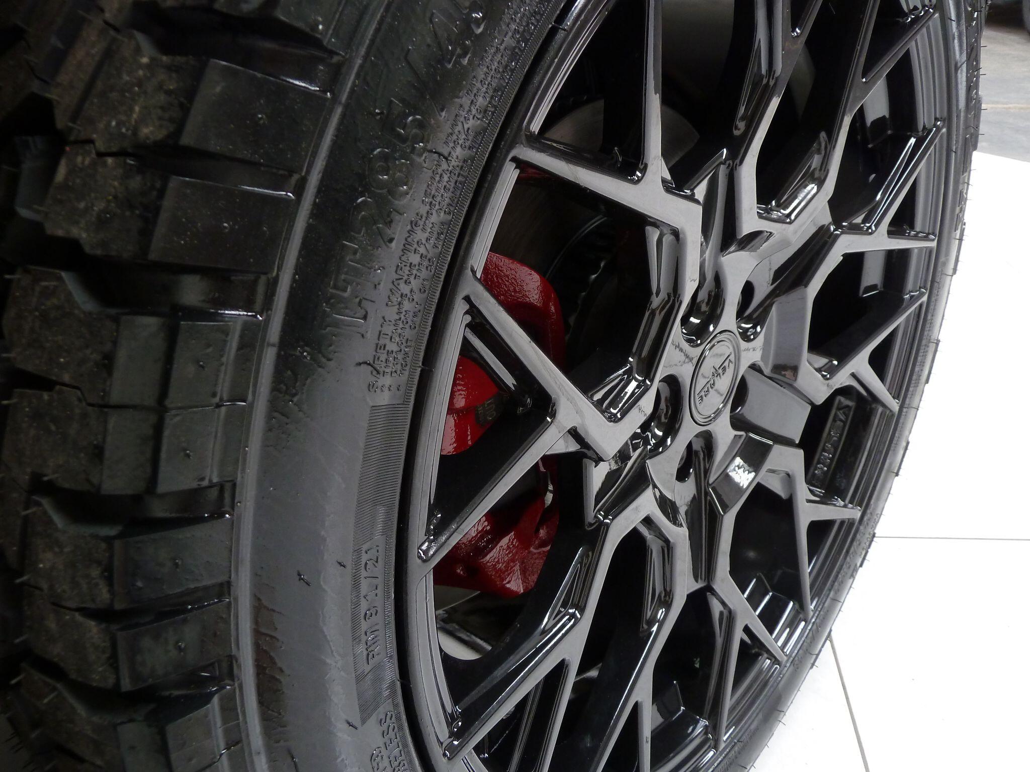 Land Rover Defender 90 3.0 D200  S   <br/><br/>VELARE EIGER EDITION