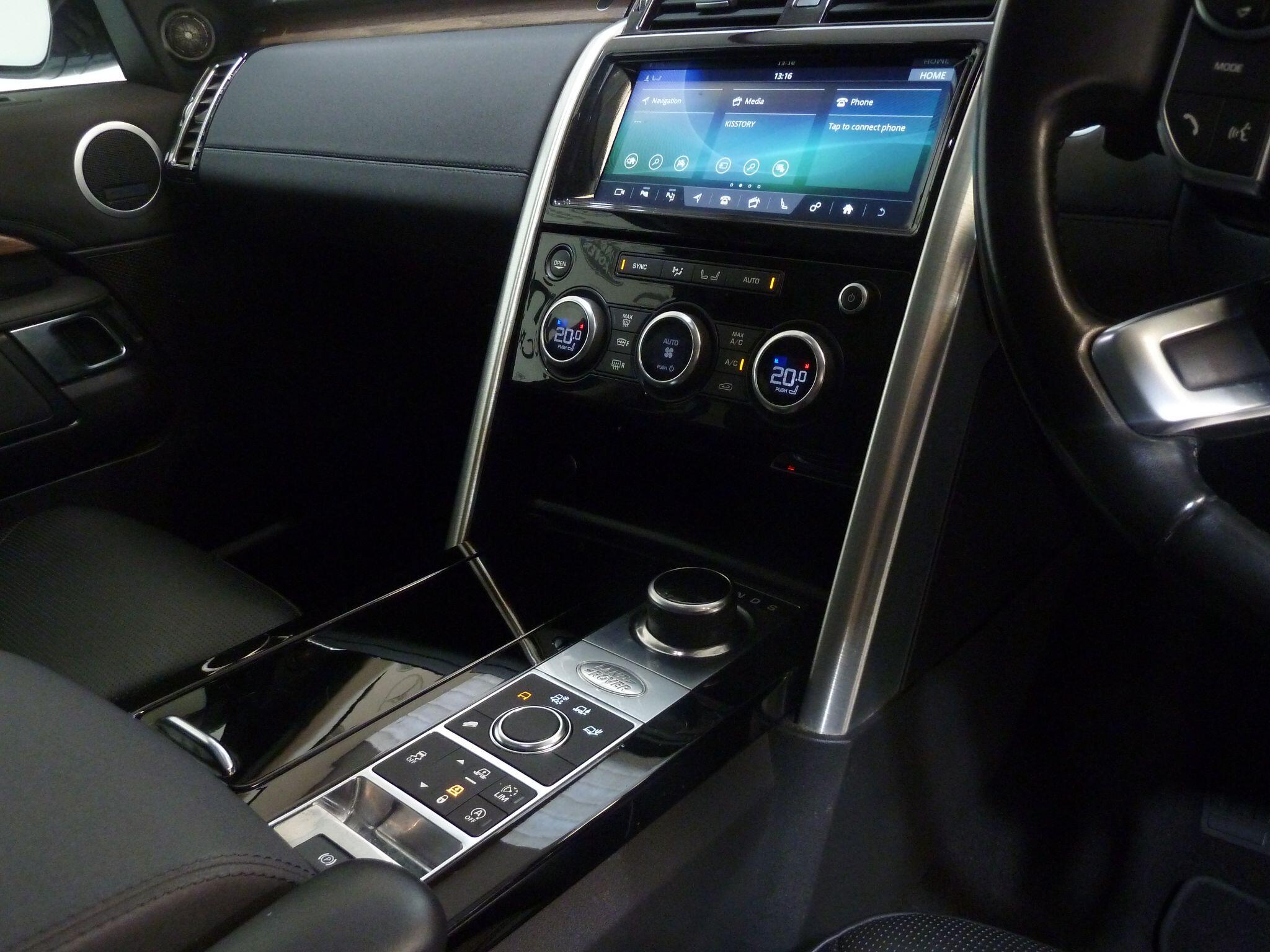 Land Rover Discovery 2.0 Si4 HSE   <br/><br/>PAN ROOF + BLACK PACK + STEPS