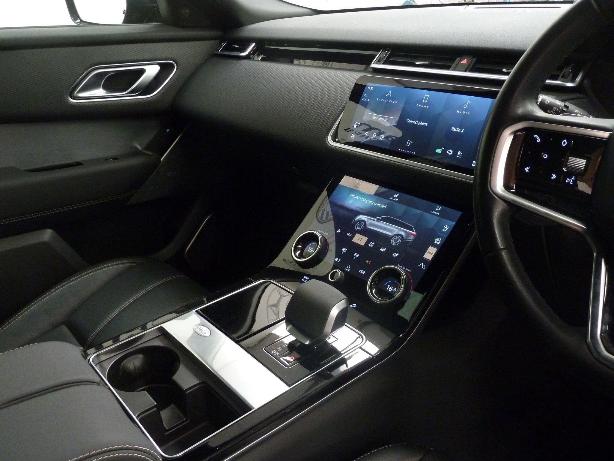 Land Rover Range Rover Velar 2.0 D200  Edition   <br/><br/>OPENING PAN ROOF + BLACK PACK