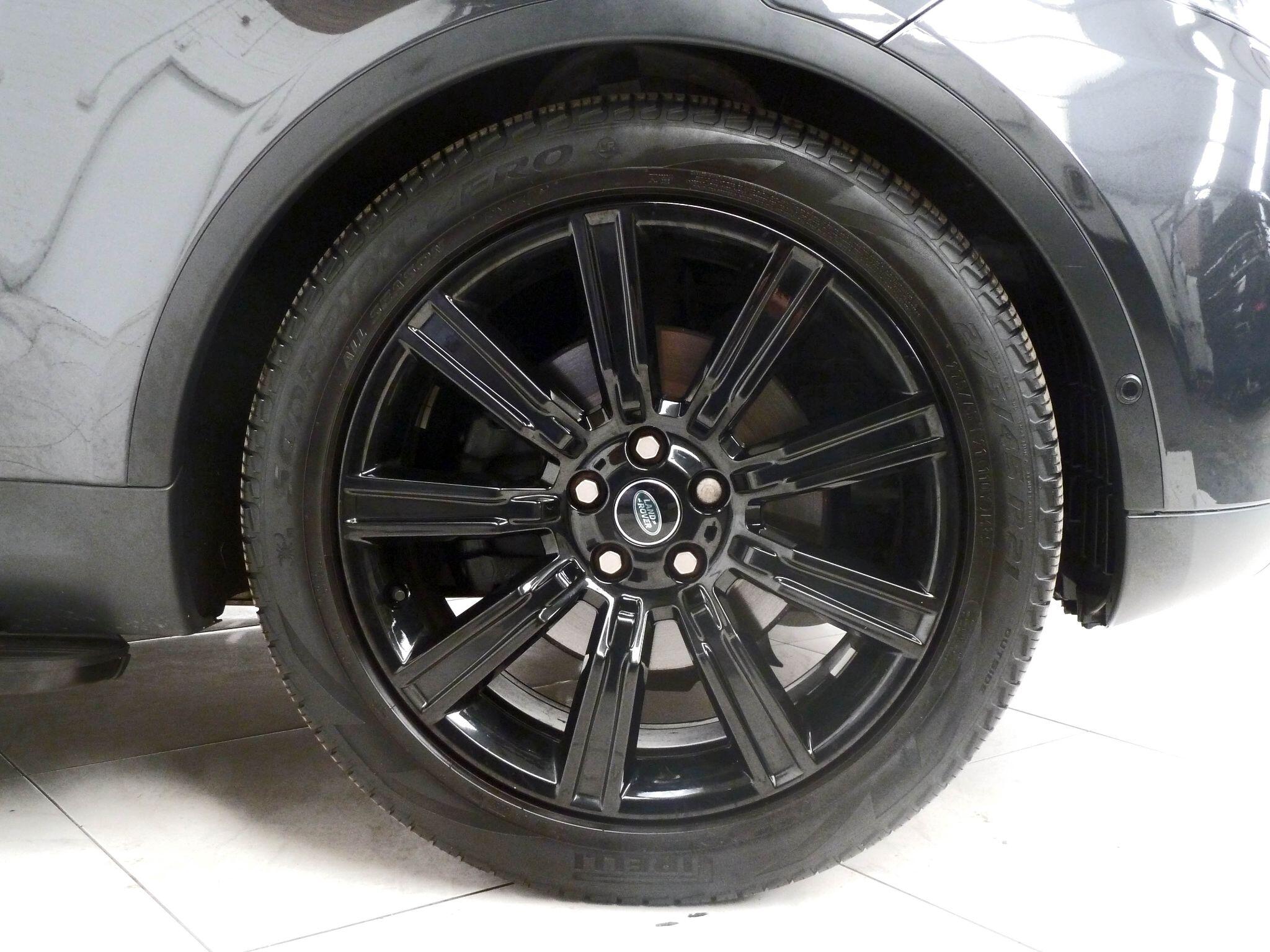Land Rover Discovery 2.0 Si4 SE GPF SUV  Petrol   (300 ps)<br/><br/>BLACK EXTERIOR PACK + STEPS