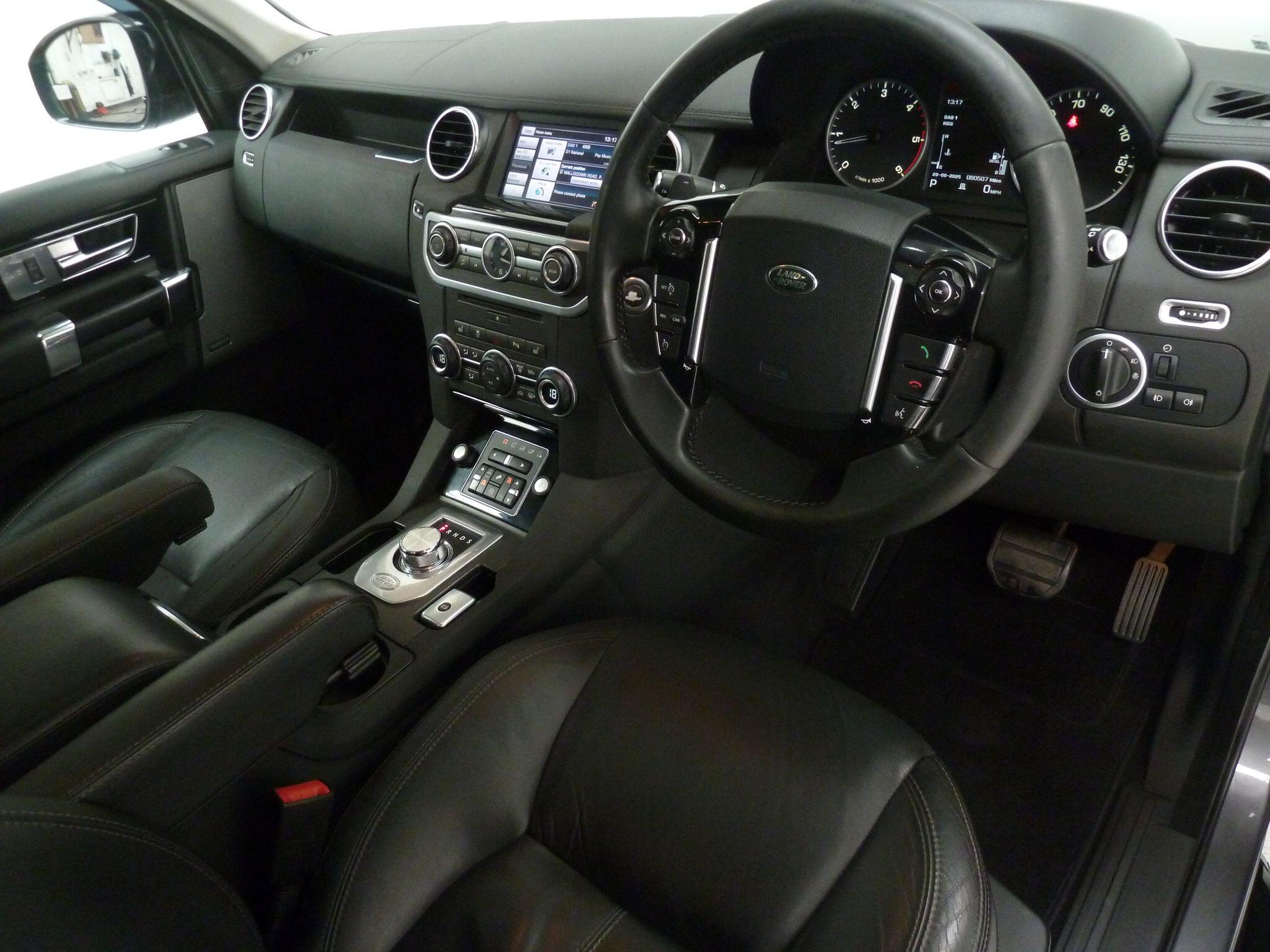 Land Rover Discovery 4 3.0 SD V6 HSE   <br/><br/>SUNROOF + BLACK PACK + 1 OWNER