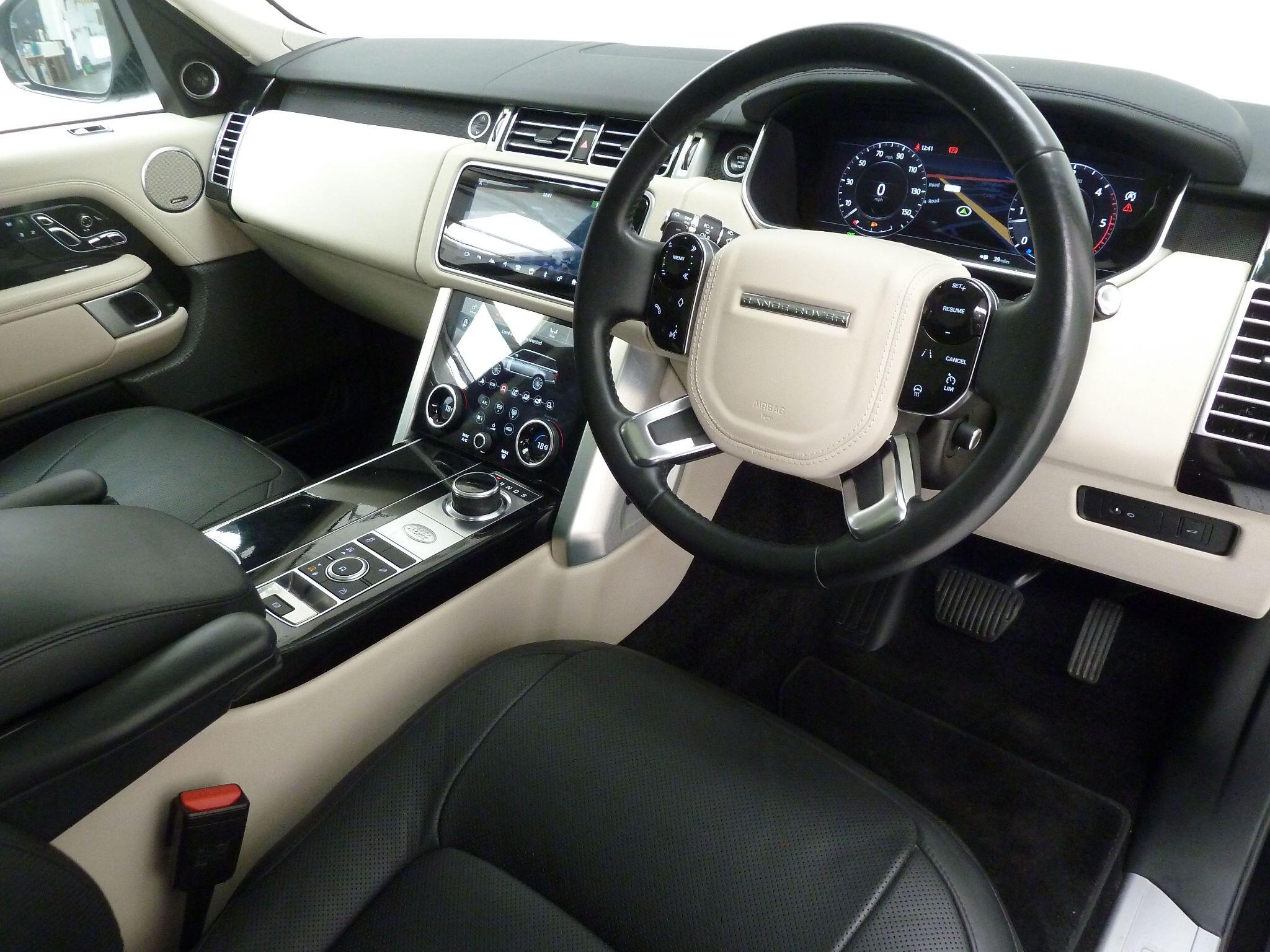 Land Rover Range Rover 3.0 SD V6 Vogue SUV  Diesel   (275 ps)<br/><br/>SVO EXTERIOR DESIGN PACKAGE