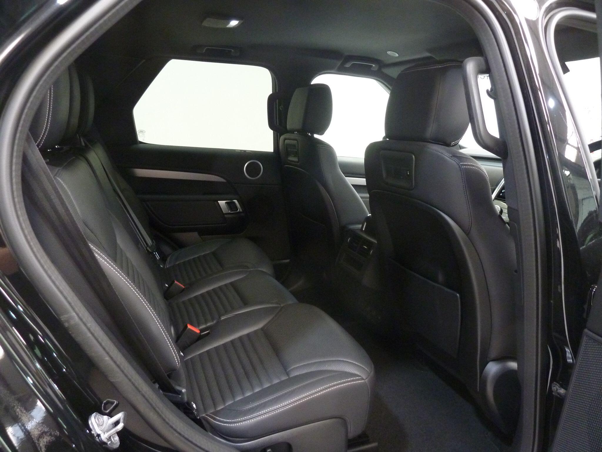 Land Rover Discovery 2.0 P300 R-Dynamic S   <br/><br/>BLACK PACK + SIDE STEPS