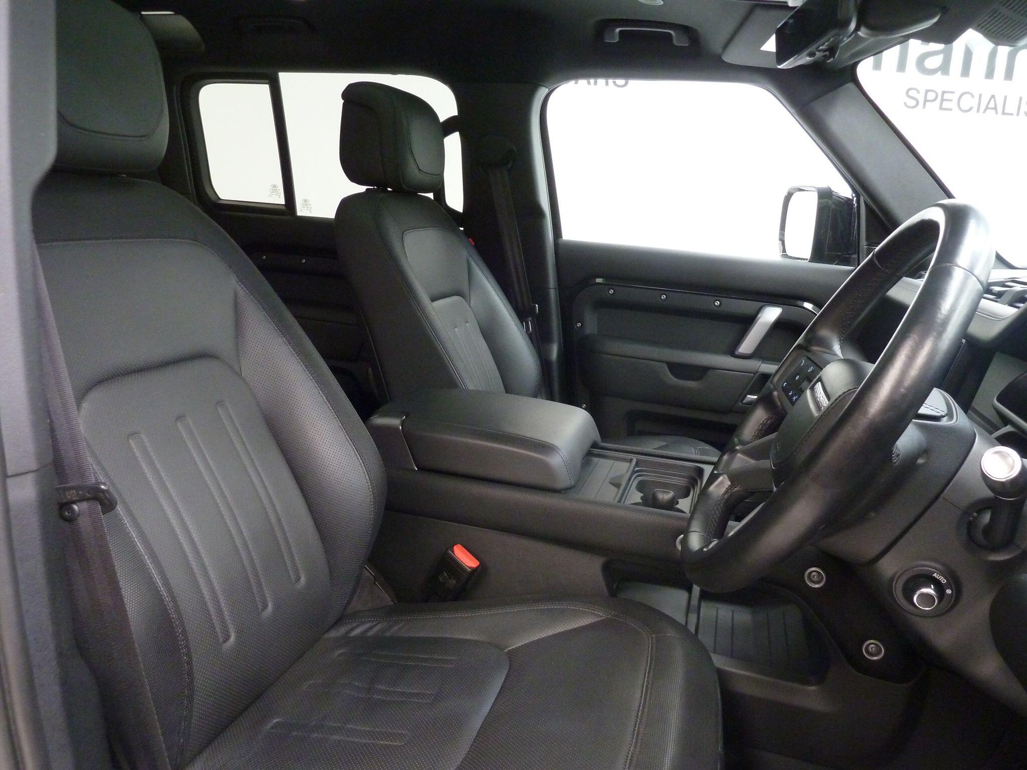 Land Rover Defender 110 3.0 P400  X SUV  Petrol   (400 ps)<br/><br/>DEFENDER-X HAWKE EDITION