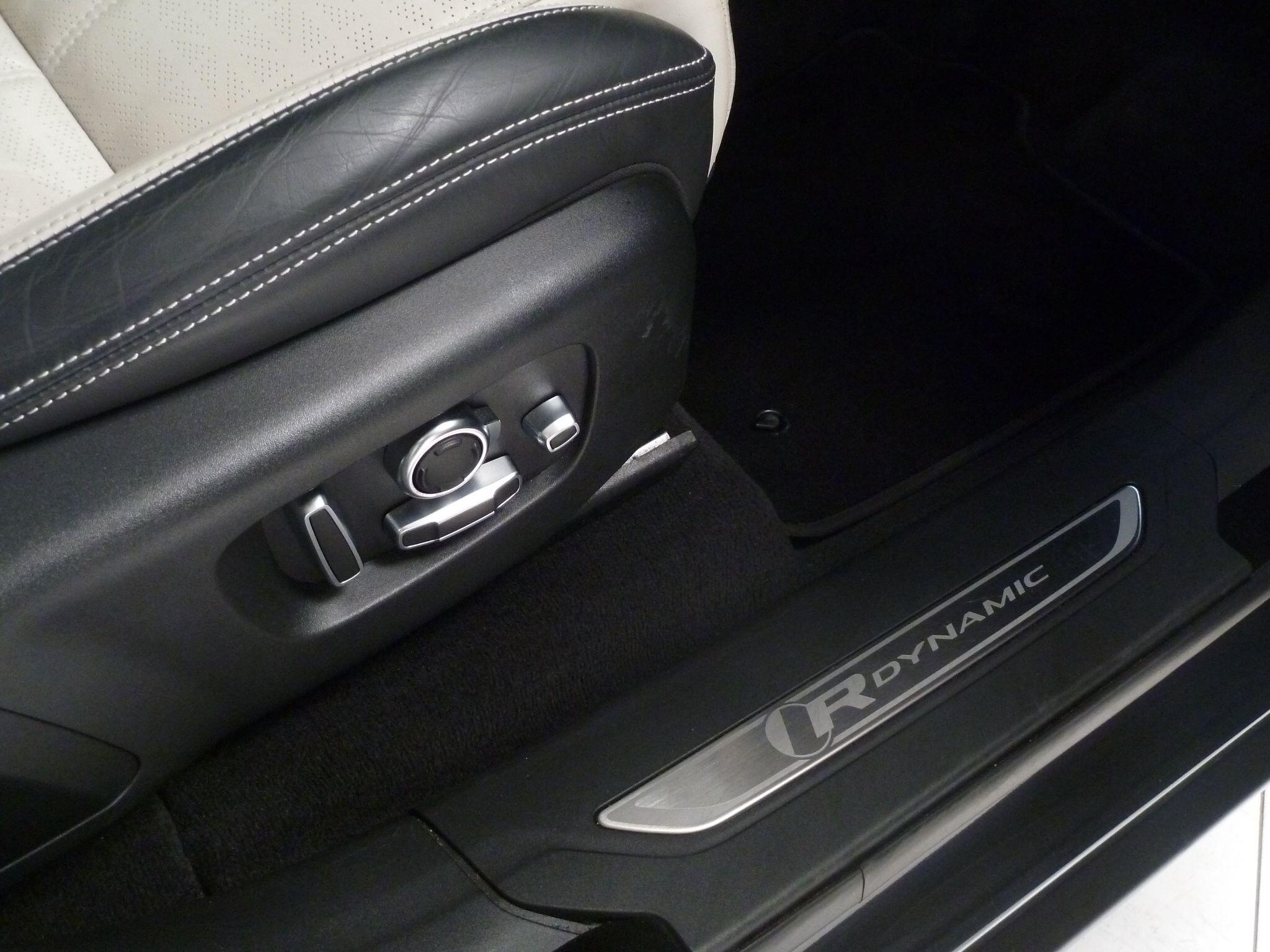 Land Rover Range Rover Velar 2.0 P400e 17.1kWh R-Dynamic HSE   <br/><br/>SLIDING PAN ROOF + BLACK PACK