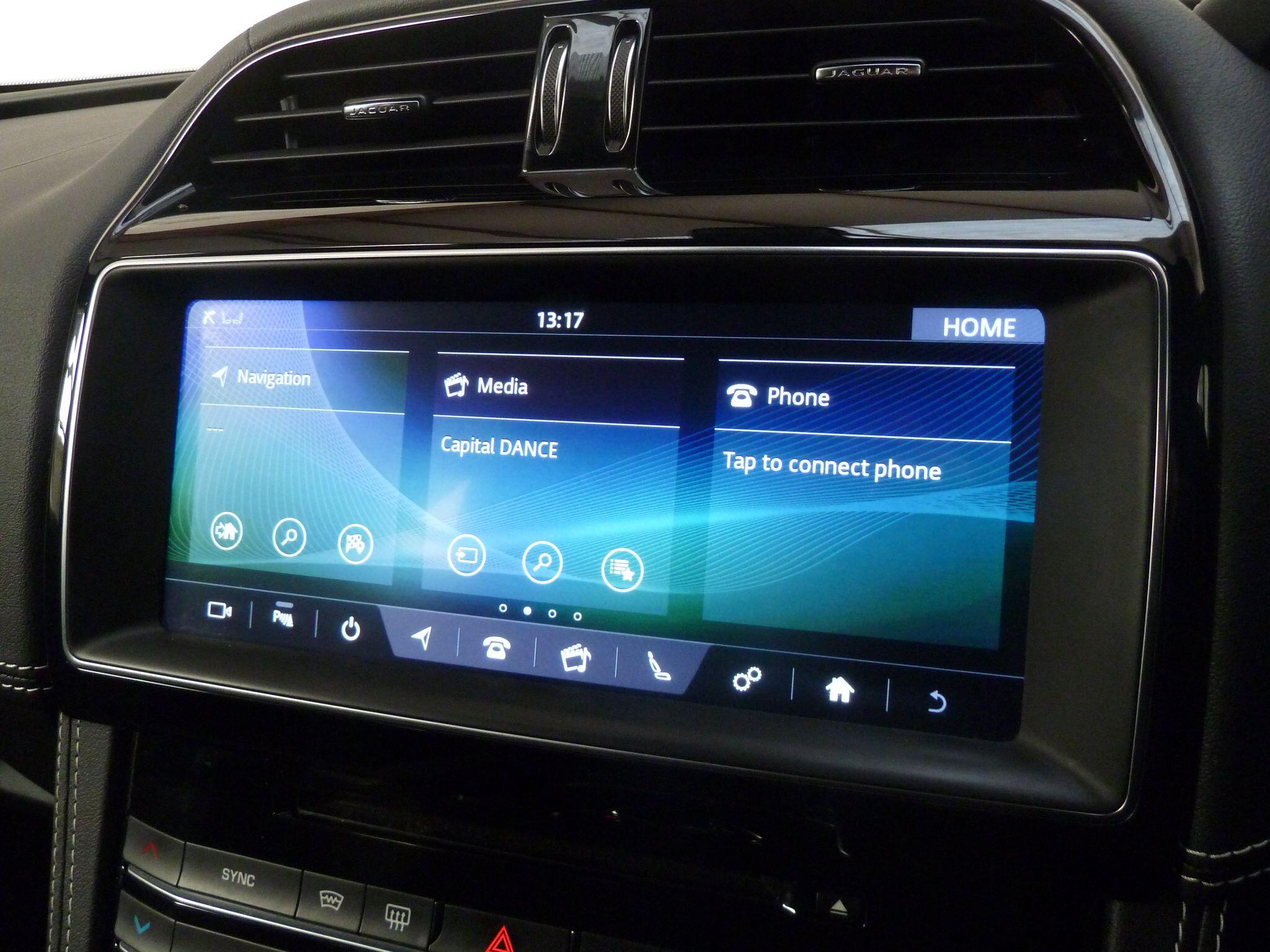 Jaguar F-PACE 2.0 P300 R-SportAWD   <br/><br/>BLACK PACK + 22″ ALLOY WHEELS