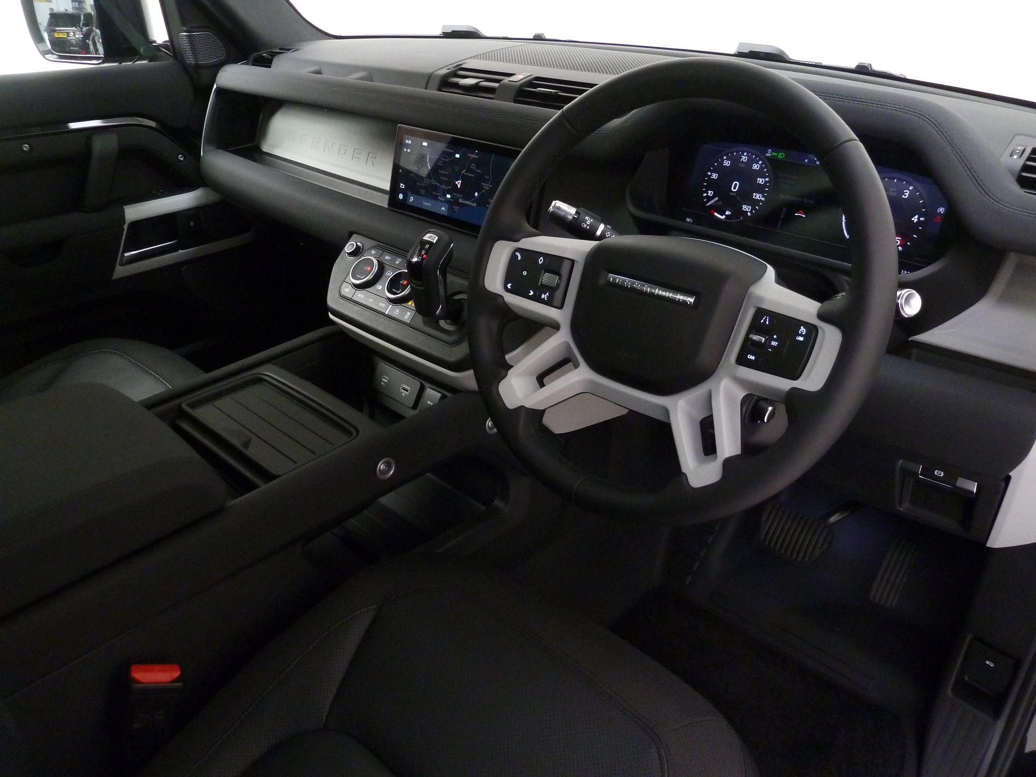 Land Rover Defender 110 2.0 SD4 SE   <br/><br/>PROJEX EDITION + 7 SEATS