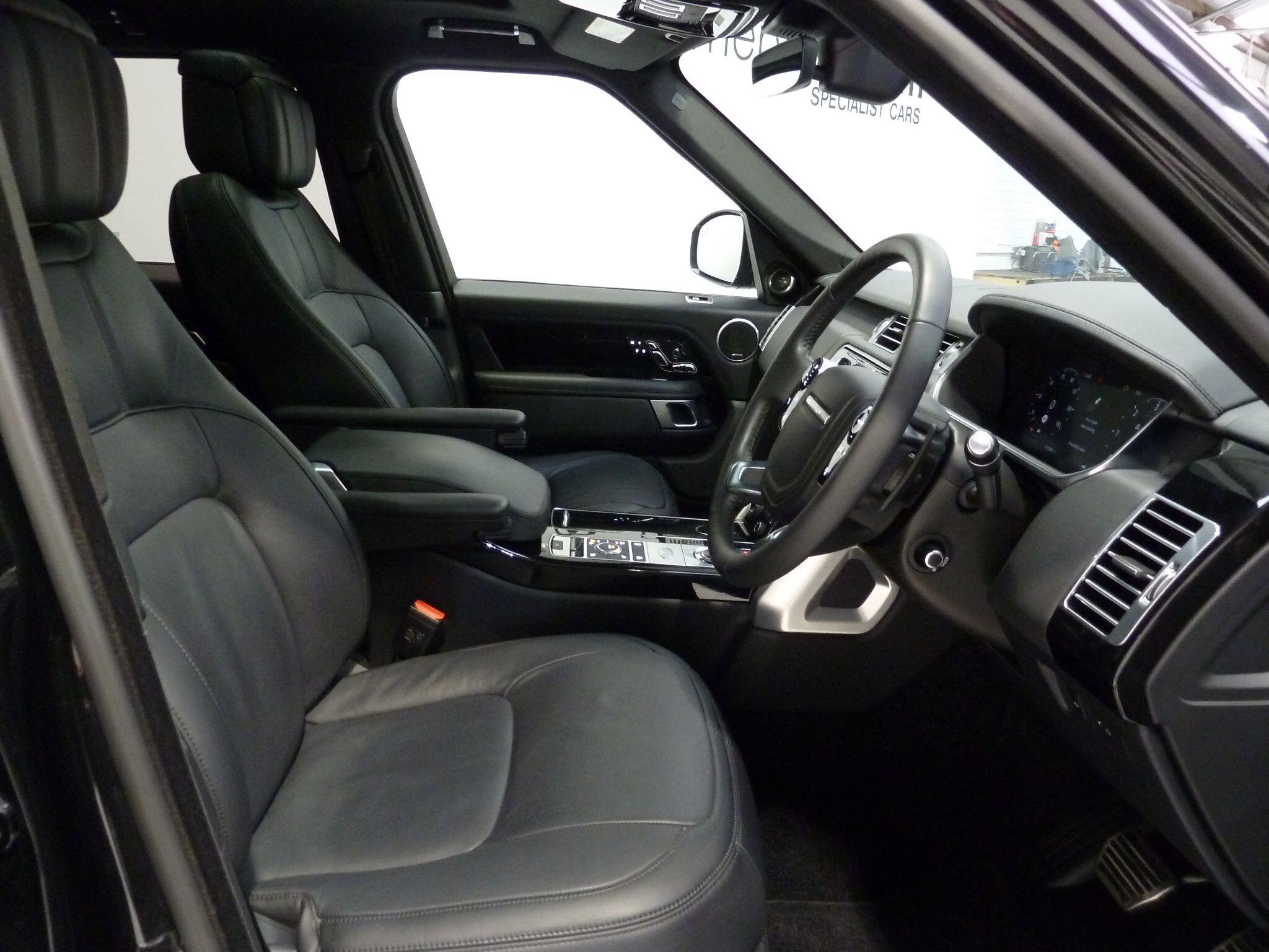 Land Rover Range Rover 3.0 TD V6 Vogue SE   <br/><br/>BLACK PACK + REAR SCREENS