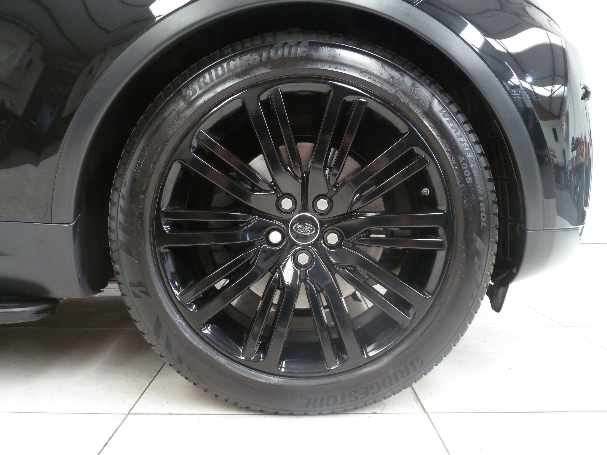 Land Rover Discovery 3.0 TD V6 SE   <br/><br/>BLACK PACK + SIDE STEPS