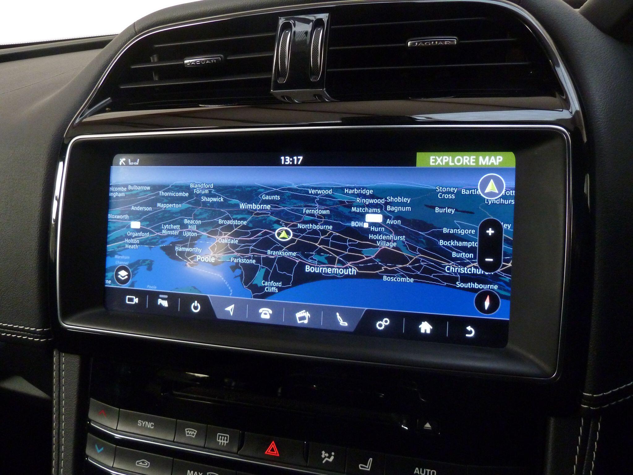 Jaguar F-PACE 2.0 P300 R-SportAWD   <br/><br/>BLACK PACK + 22″ ALLOY WHEELS