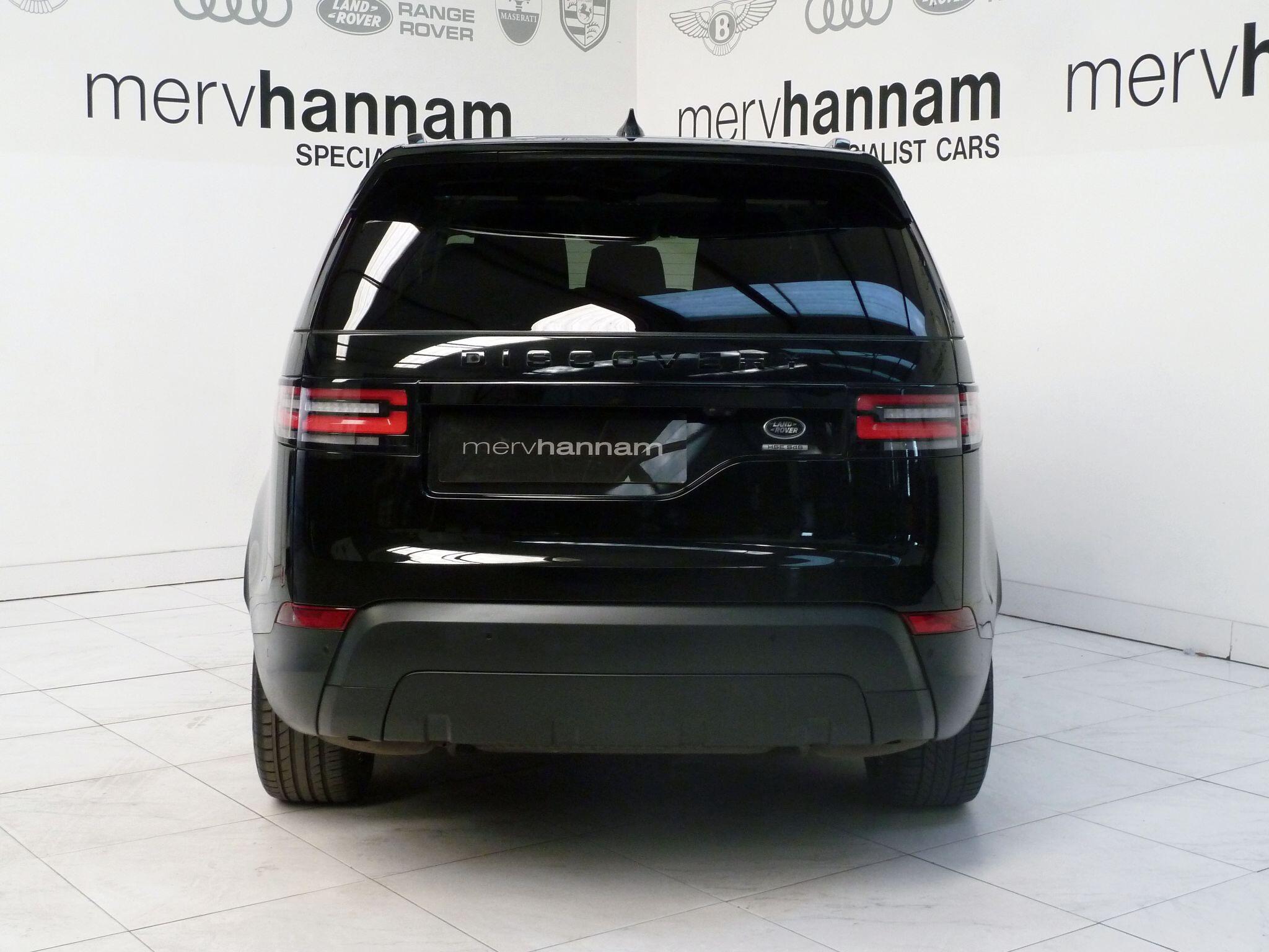 Land Rover Discovery 2.0 Si4 HSE   <br/><br/>BLACK PACK + PAN ROOF + STEPS