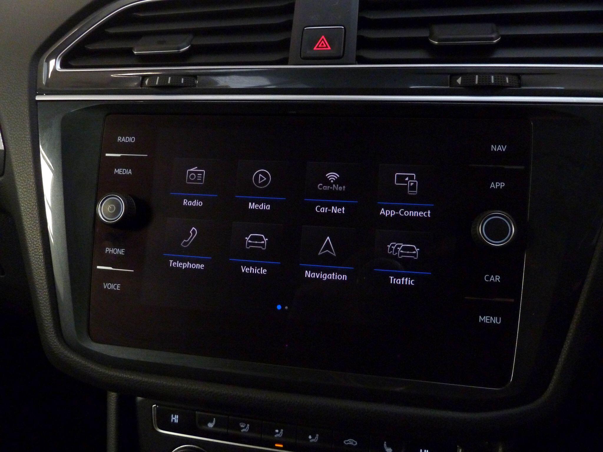 Volkswagen Tiguan 2.0 TDI BlueMotion Tech R-Line SUV  Diesel DSG 4Motion   (150 ps)<br/><br/>PAN ROOF + SAT NAV + AUTO