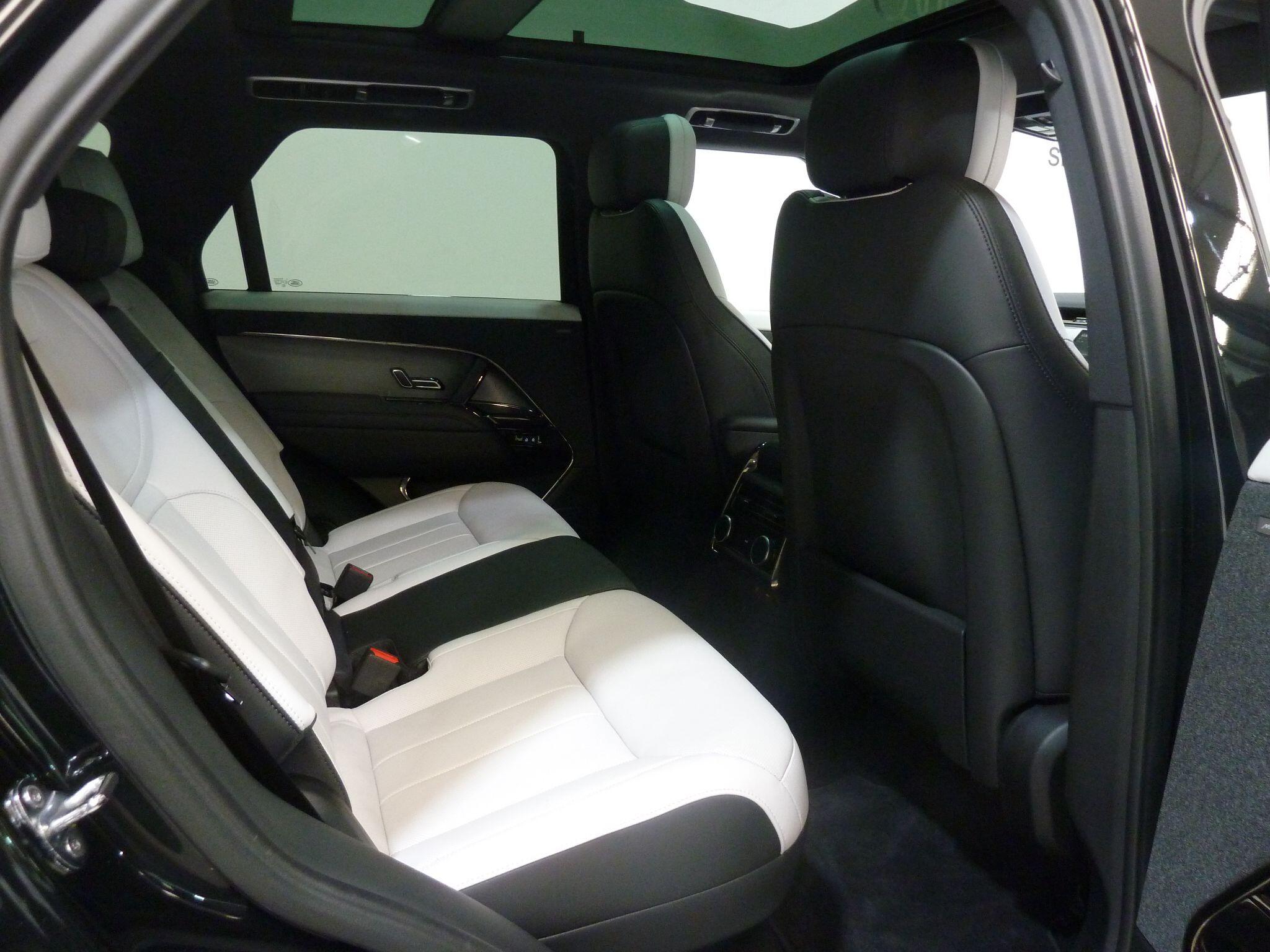 Land Rover Range Rover Sport 3.0 P460e 38.2kWh Dynamic SE   <br/><br/>PAN ROOF + BLACK PACK + HUD