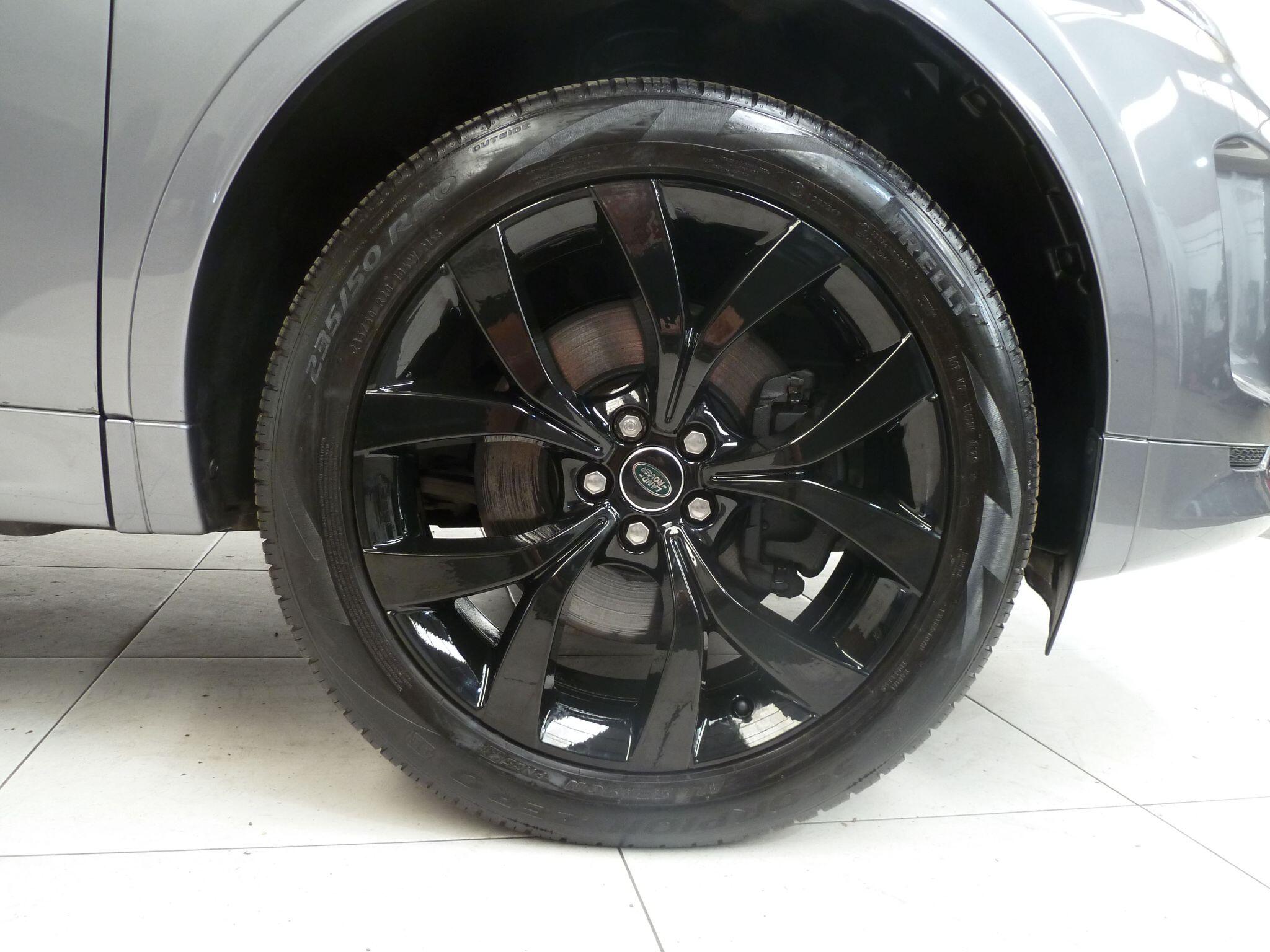 Land Rover Discovery Sport 1.5 P300e 12.2kWh Urban Edition   <br/><br/>PAN ROOF + BLACK PACK