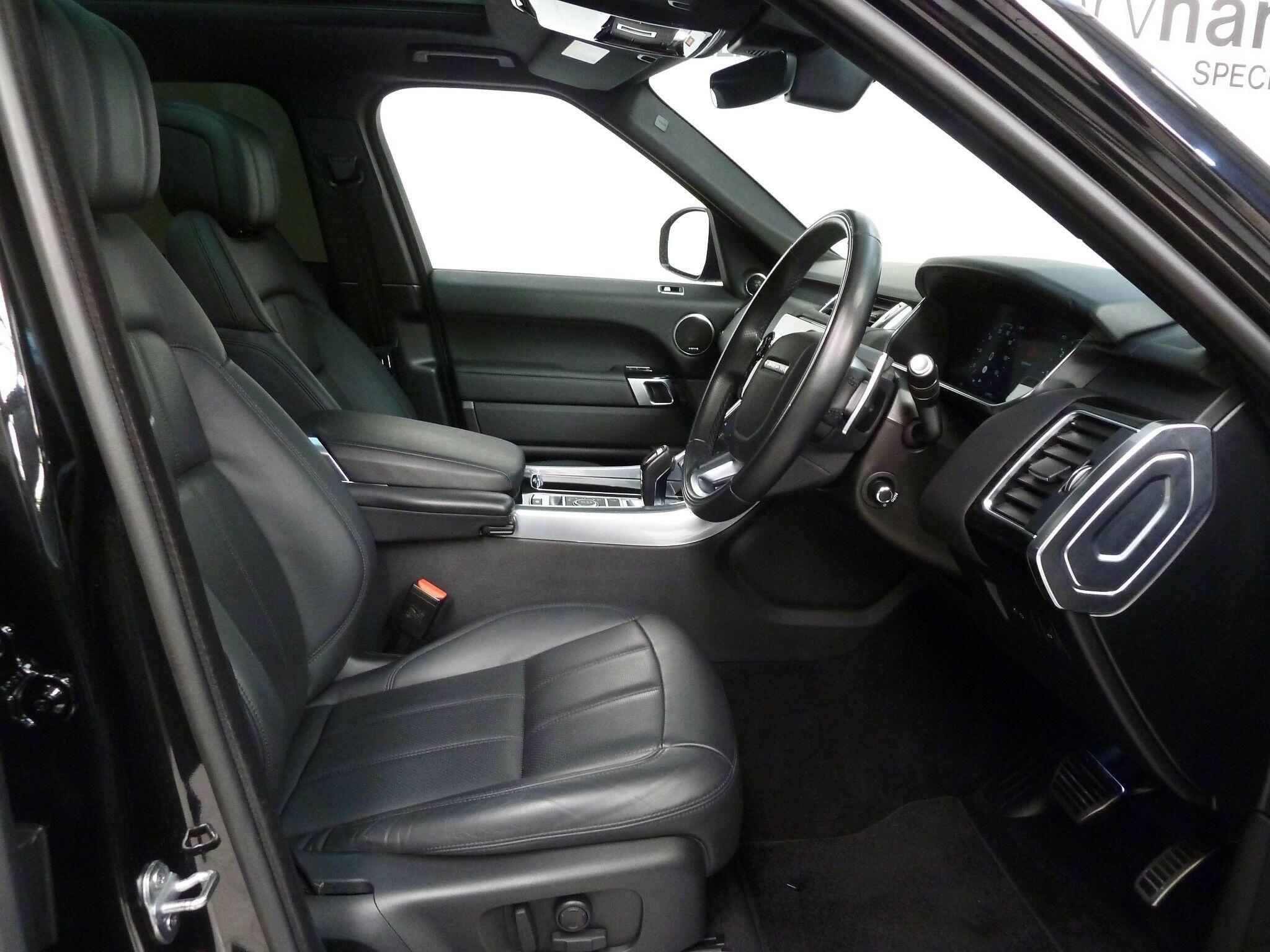 Land Rover Range Rover Sport 2.0 P400e  HSE Dynamic Black   <br/><br/>PAN ROOF + BLACK PACK + STEPS