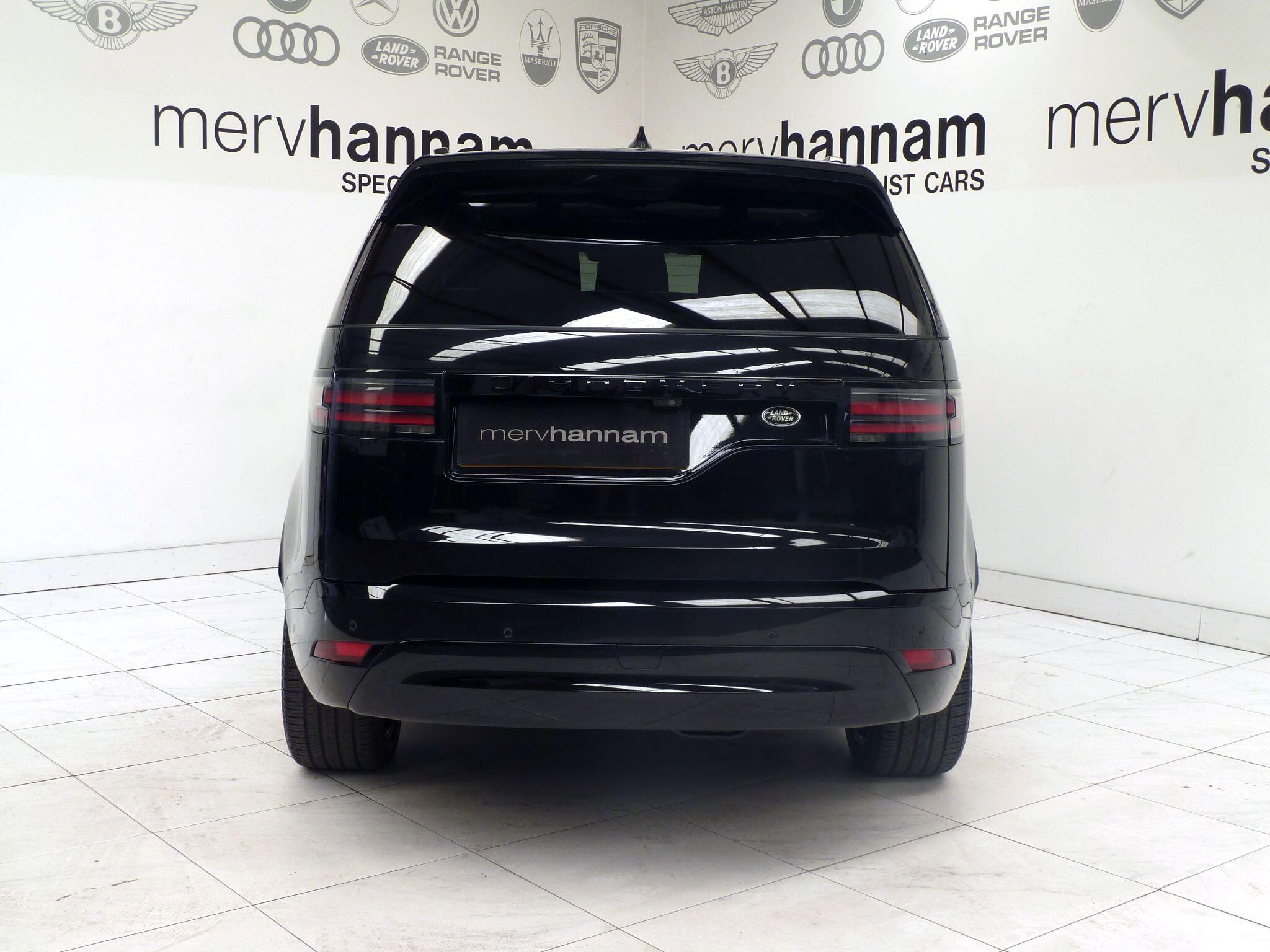 Land Rover Discovery 3.0   Metropolitan Edition   <br/><br/>PAN ROOF + BLACK PACK + STEPS