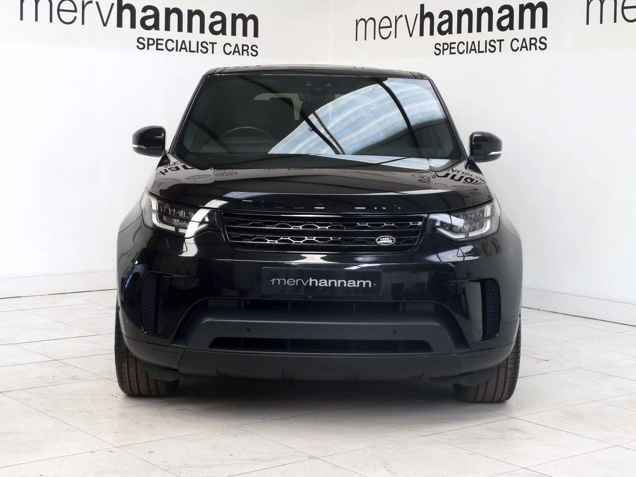 Land Rover Discovery 3.0 SD V6 SE   <br/><br/>STEPS + BLACK EXTERIOR PACK