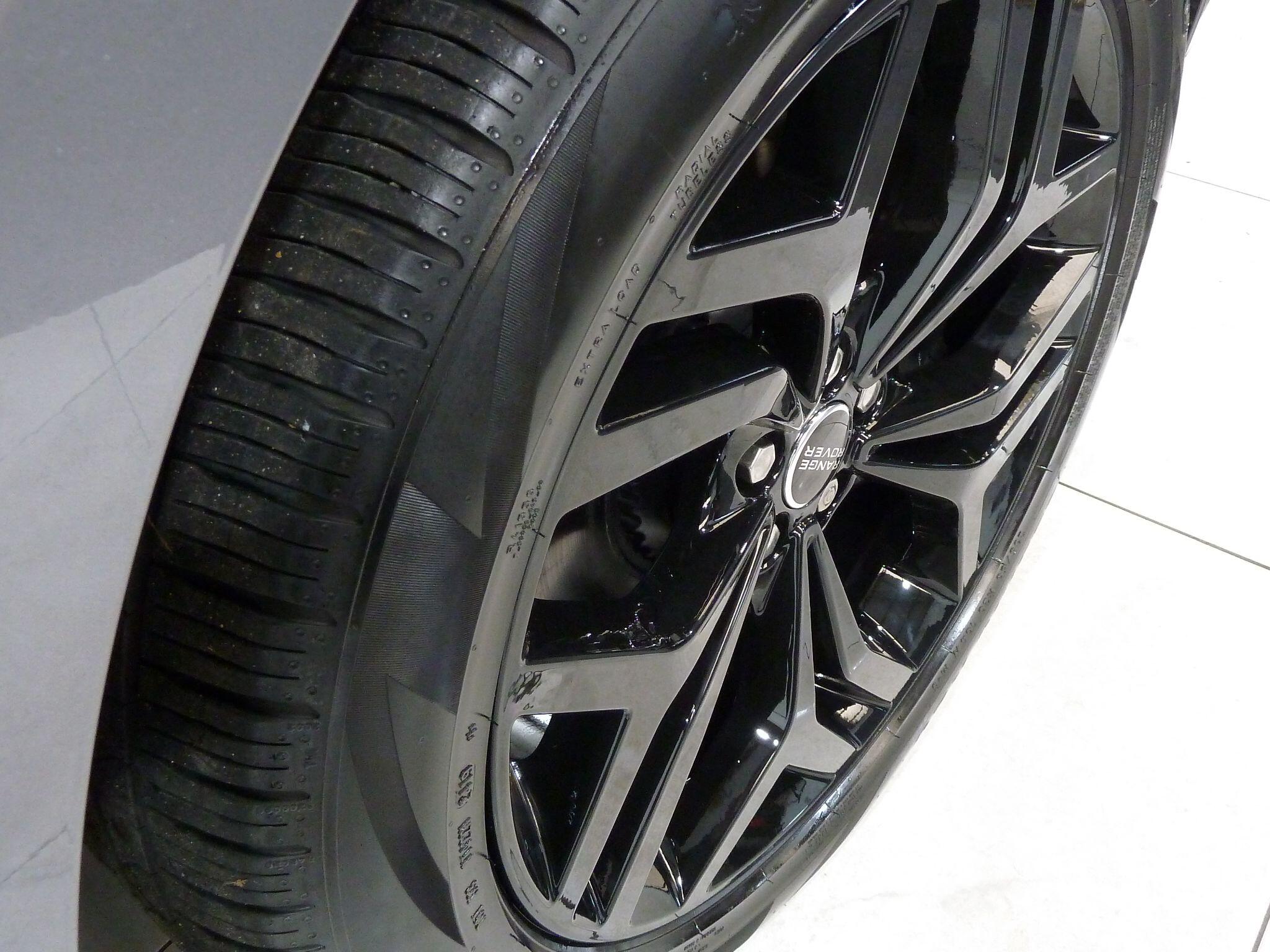 Land Rover Range Rover Evoque 2.0 D200  R-Dynamic SE   <br/><br/>PAN ROOF + BLACK PACK