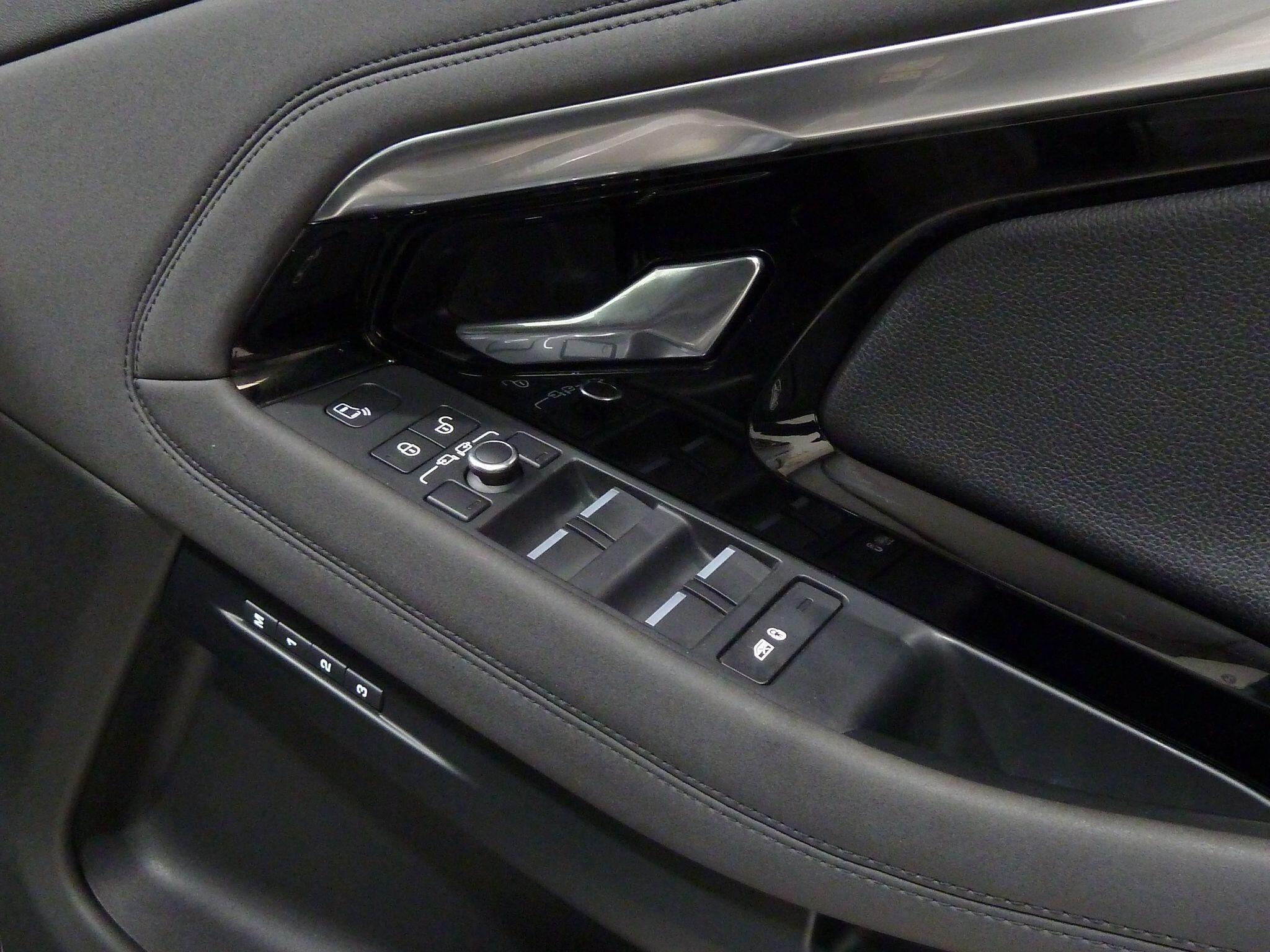 Land Rover Range Rover Evoque 2.0 D200  R-Dynamic SE   <br/><br/>PAN ROOF + BLACK PACK