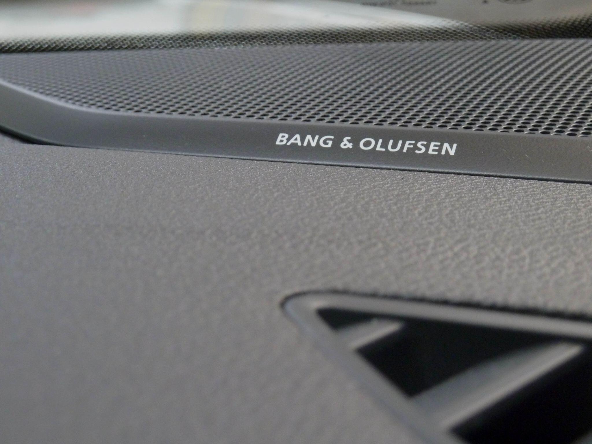 Audi RS Q3 2.5 TFSI S Tronic quattro   <br/><br/>CERAMIC BRAKES + RS SUSPENSION