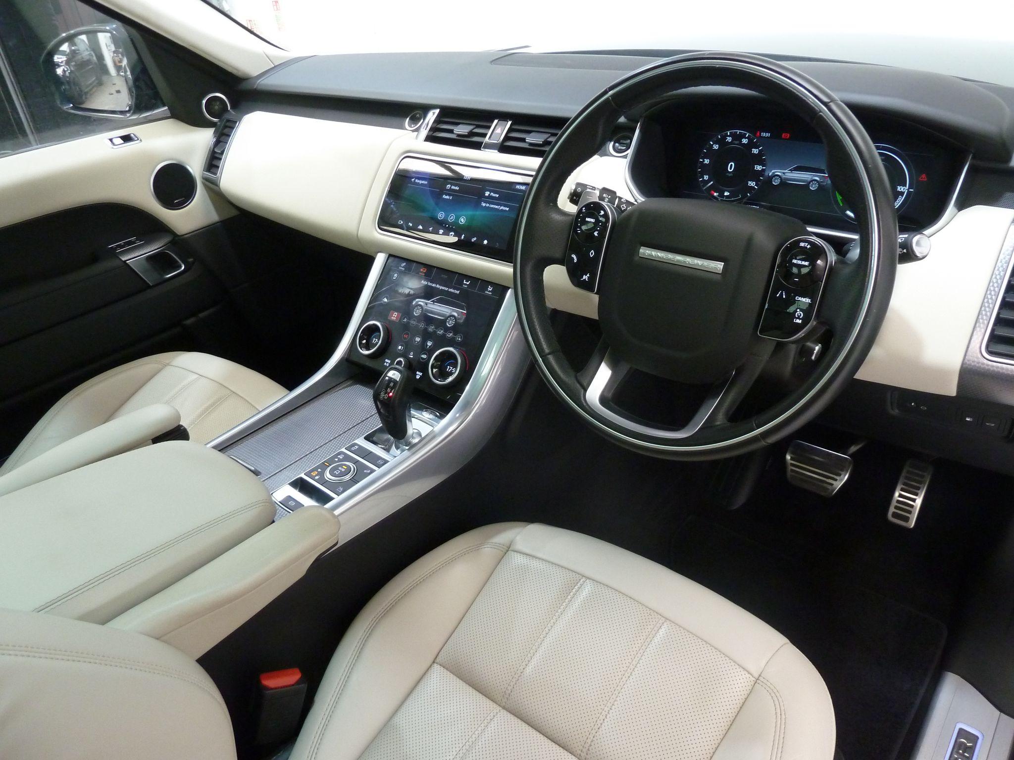 Land Rover Range Rover Sport 2.0 P400e  HSE Dynamic   <br/><br/>PAN ROOF + BLACK PACK + STEPS