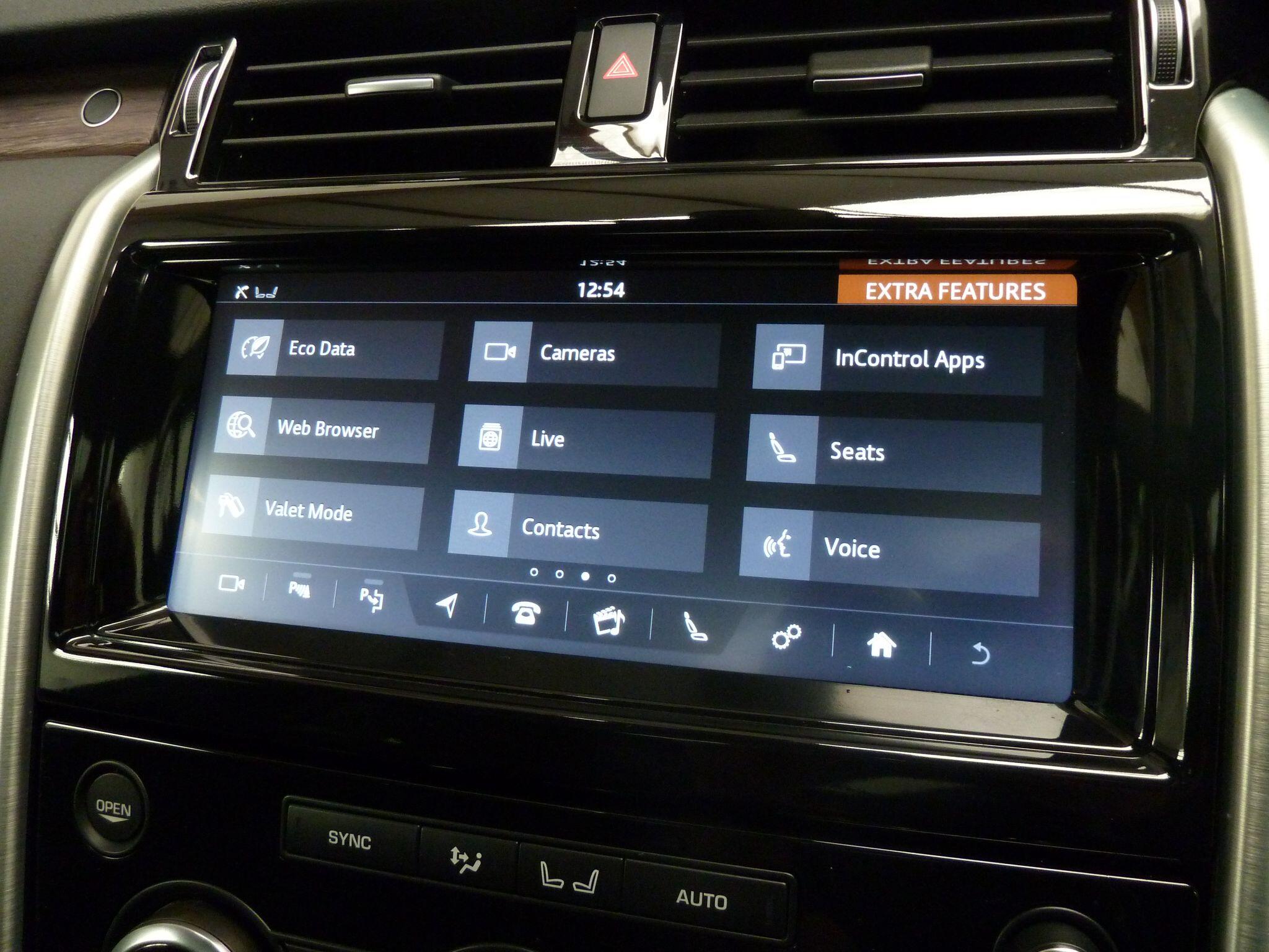 Land Rover Discovery 2.0 Si4 HSE   <br/><br/>BLACK PACK + PAN ROOF + STEPS