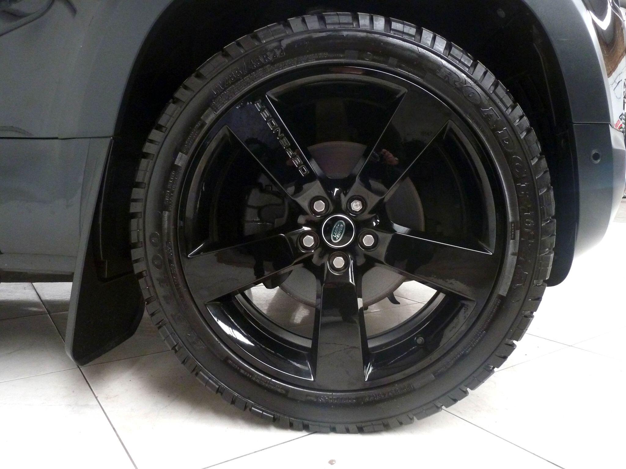 Land Rover Defender 110 2.0 SD4 S SUV  Diesel   (200 ps)<br/><br/>BLACK PACK +STEPS +ROOF LIGHTS