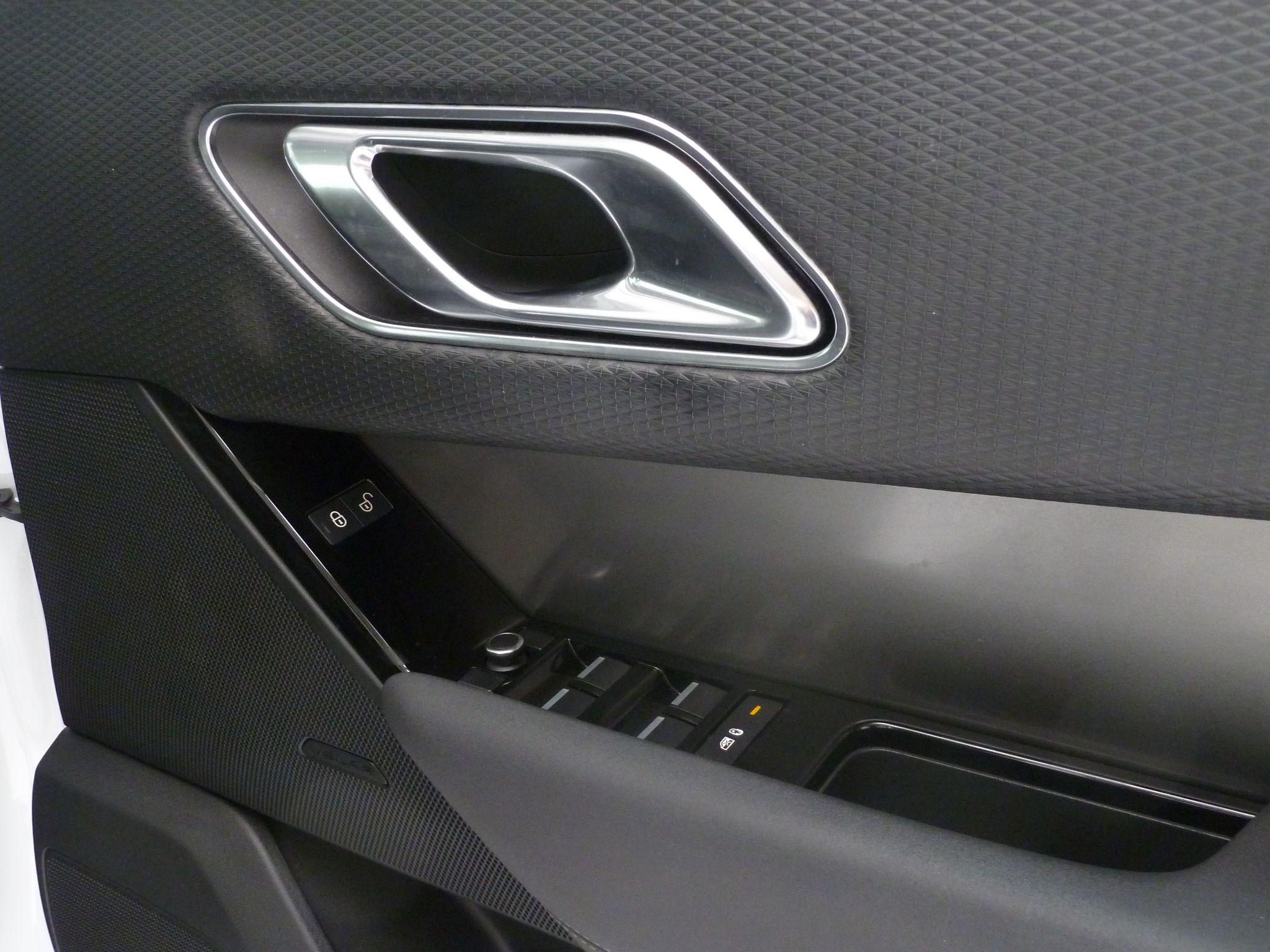 Land Rover Range Rover Velar 2.0 D180   <br/><br/>PAN ROOF + BLACK DESIGN PACK