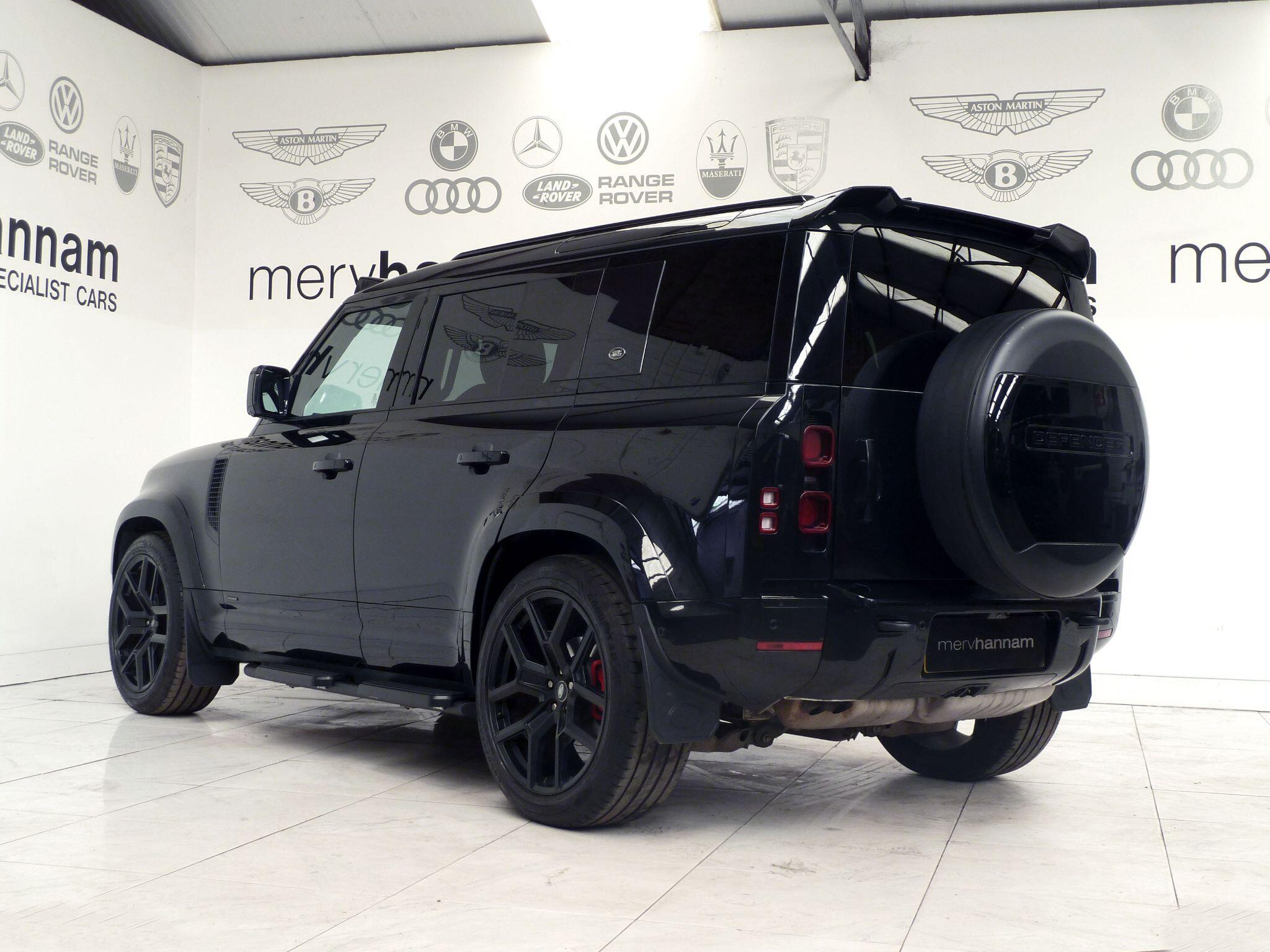 Land Rover Defender 110 3.0 D250  X-Dynamic S   <br/><br/>ROOF LIGHTS +BLACK PACK +STEPS