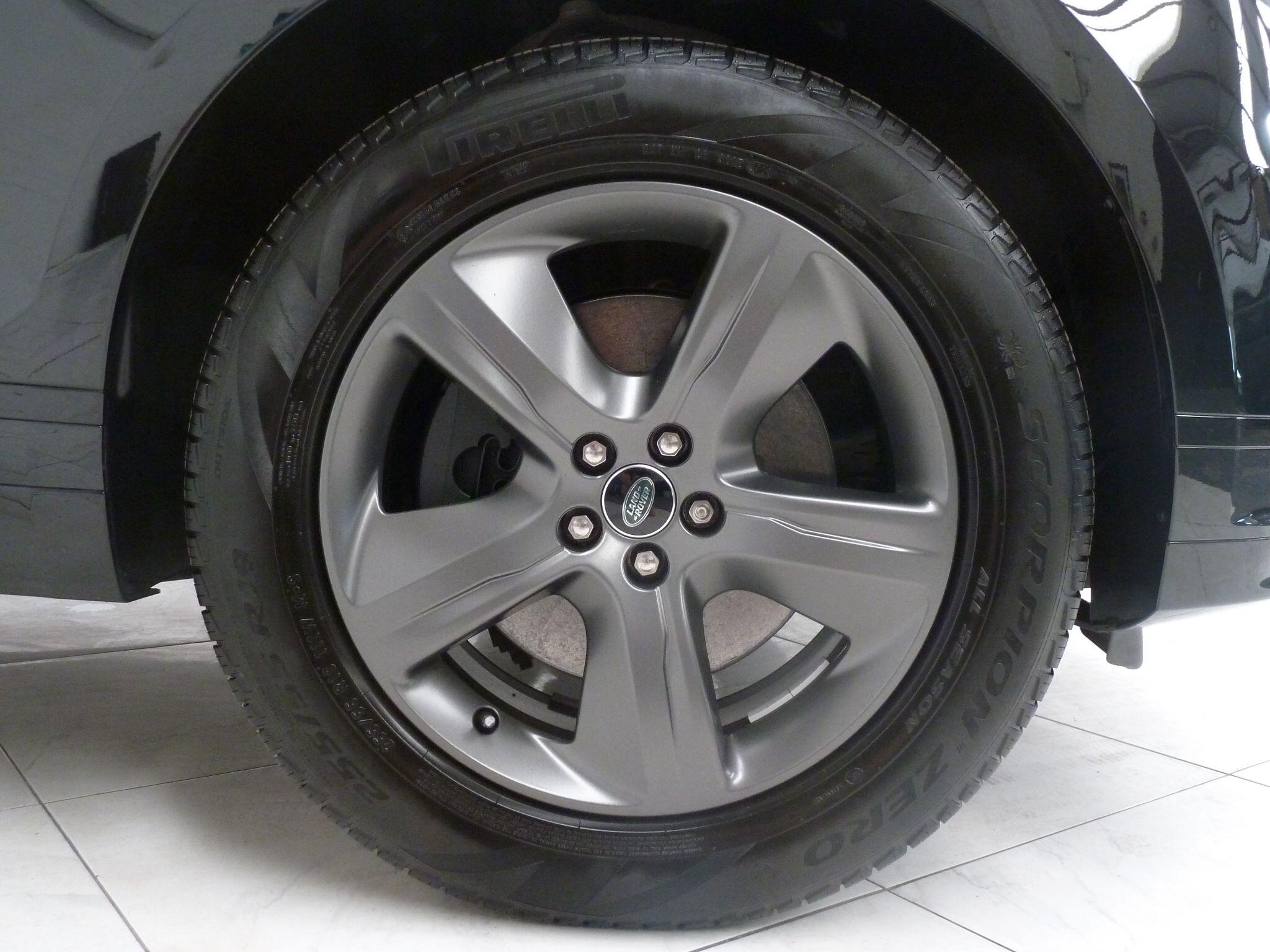Land Rover Range Rover Velar 2.0 D200  R-Dynamic S   <br/><br/>BLACK EXTERIOR PACKAGE
