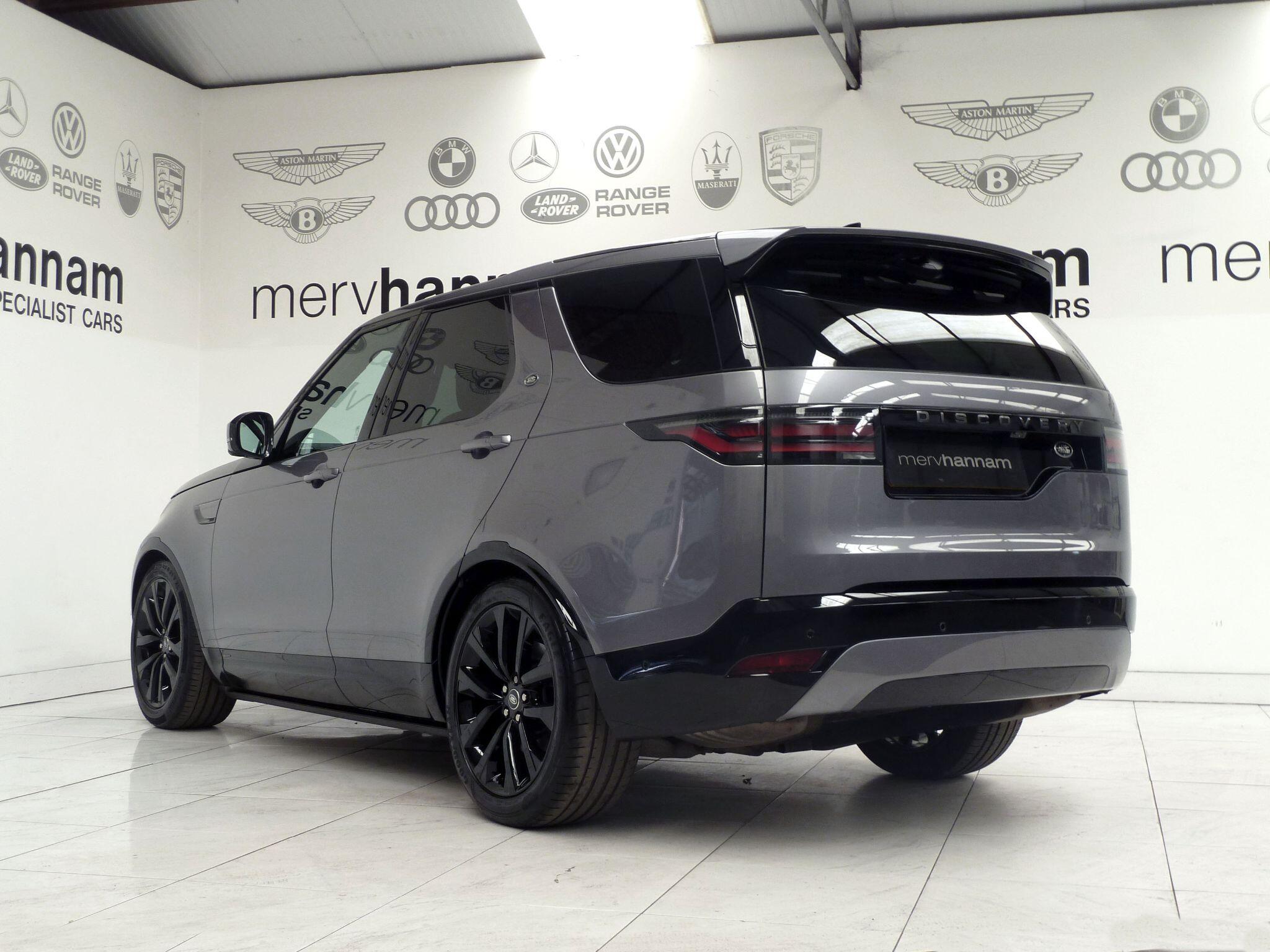Land Rover Discovery 3.0 D250  R-Dynamic SE   <br/><br/>PAN ROOF + BLACK PACK + STEPS