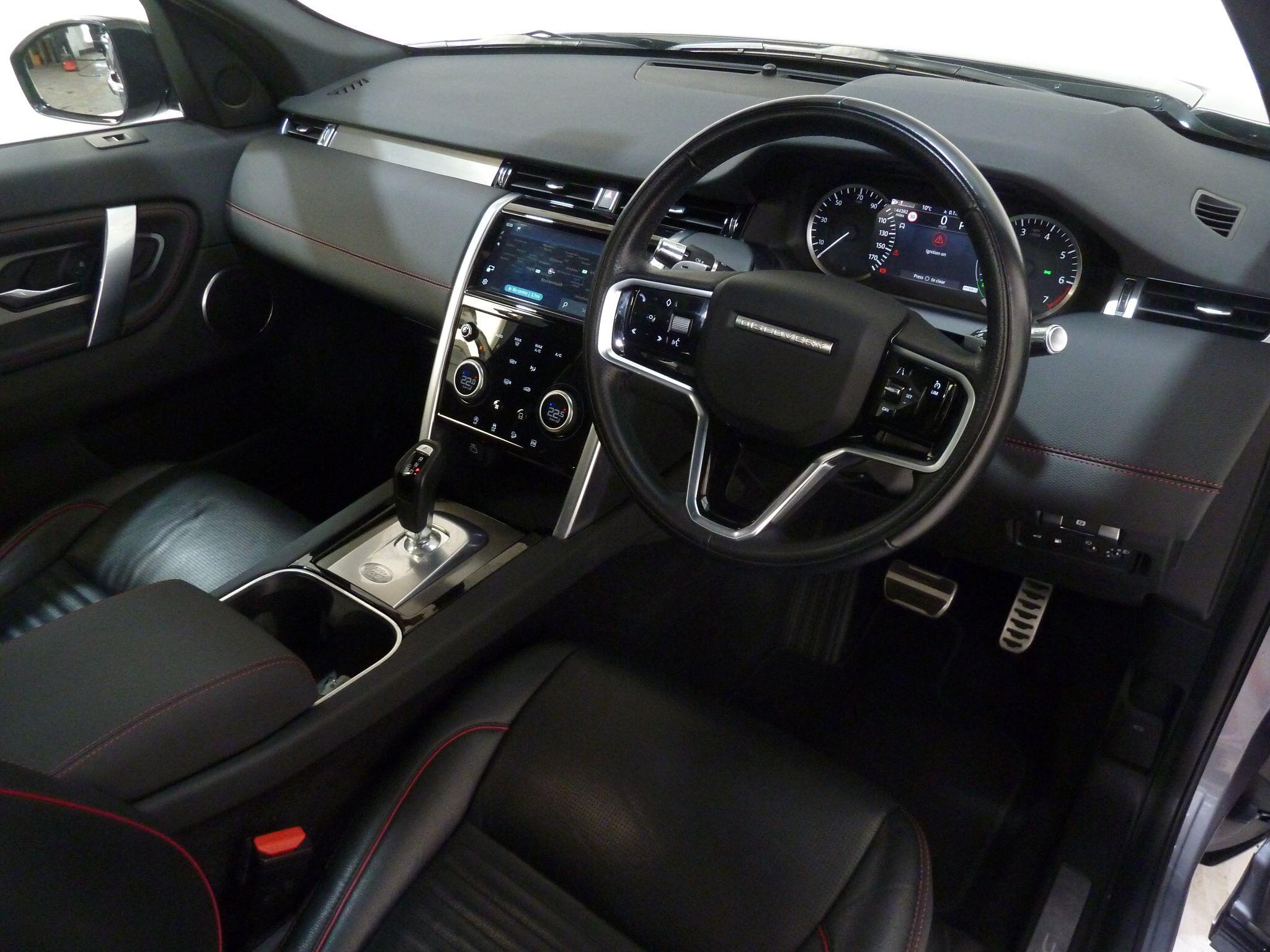 Land Rover Discovery Sport 1.5 P300e 12.2kWh Urban Edition   <br/><br/>PAN ROOF + BLACK PACK