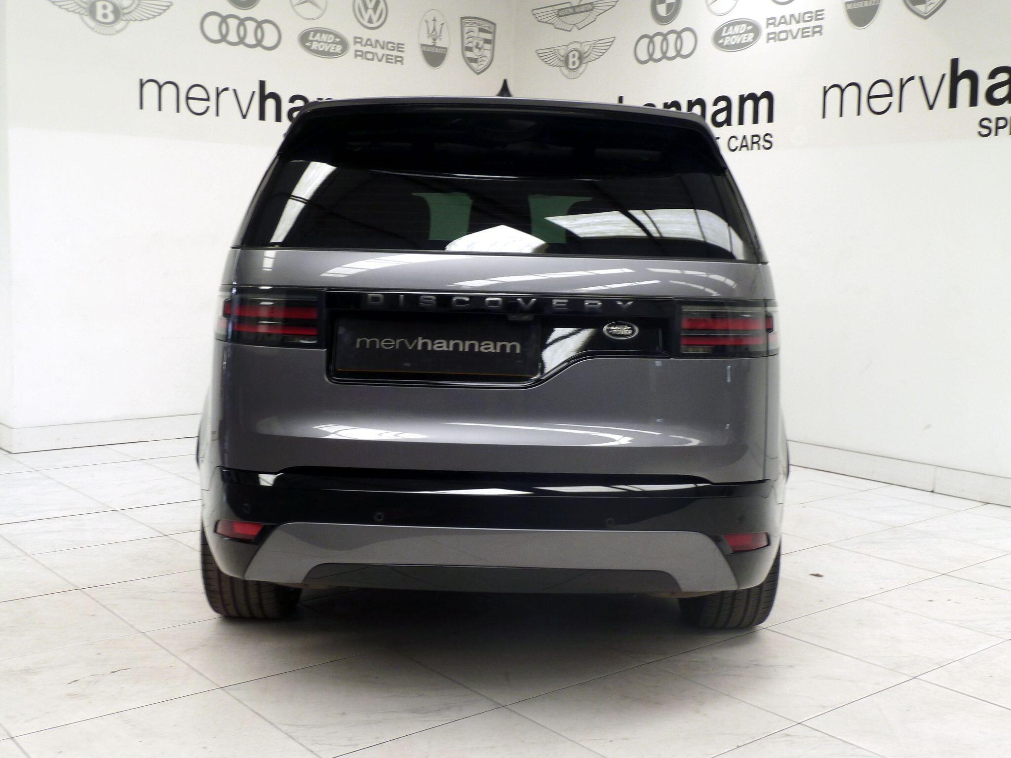 Land Rover Discovery 3.0 D250  R-Dynamic SE   <br/><br/>PAN ROOF + BLACK PACK + STEPS