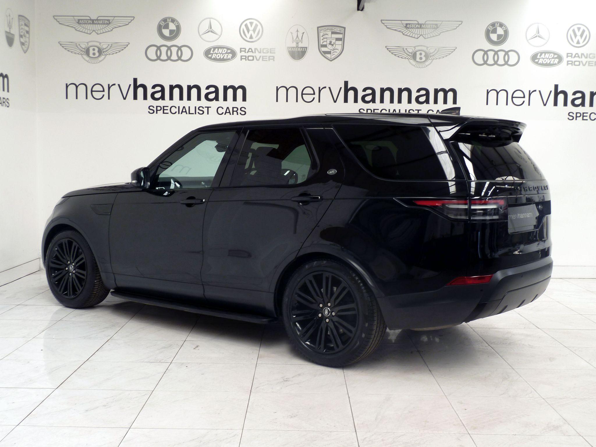 Land Rover Discovery 3.0 TD V6 SE   <br/><br/>BLACK PACK + SIDE STEPS