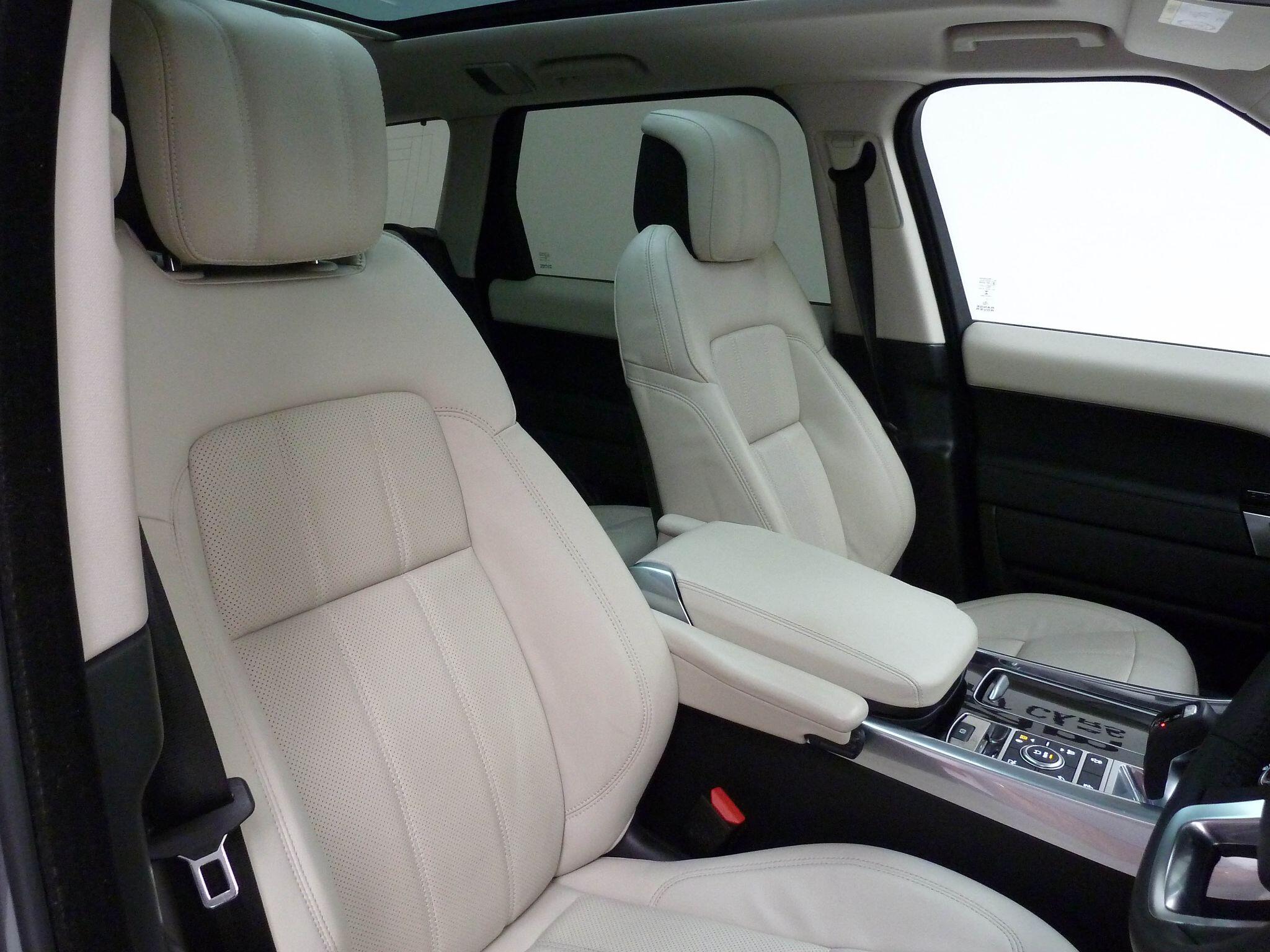 Land Rover Range Rover Sport 3.0 SD V6 HSE   <br/><br/>AUTOBIOGRAPHY PACK + PAN ROOF