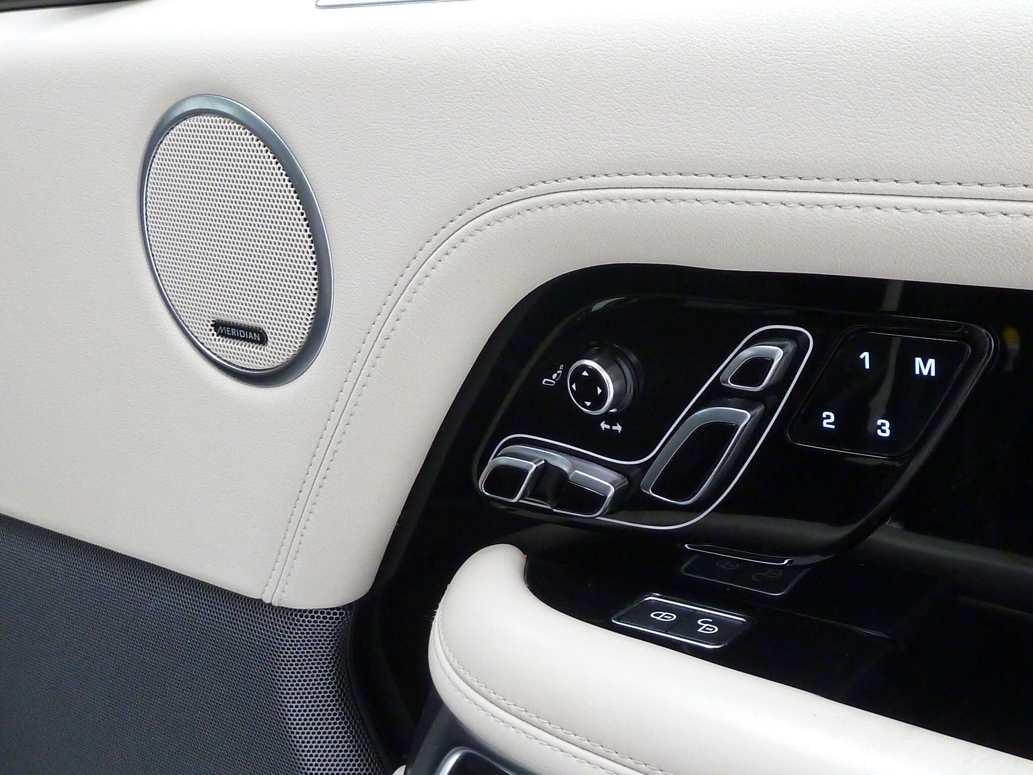Land Rover Range Rover 3.0 SD V6 Vogue SUV  Diesel   (275 ps)<br/><br/>SVO EXTERIOR DESIGN PACKAGE