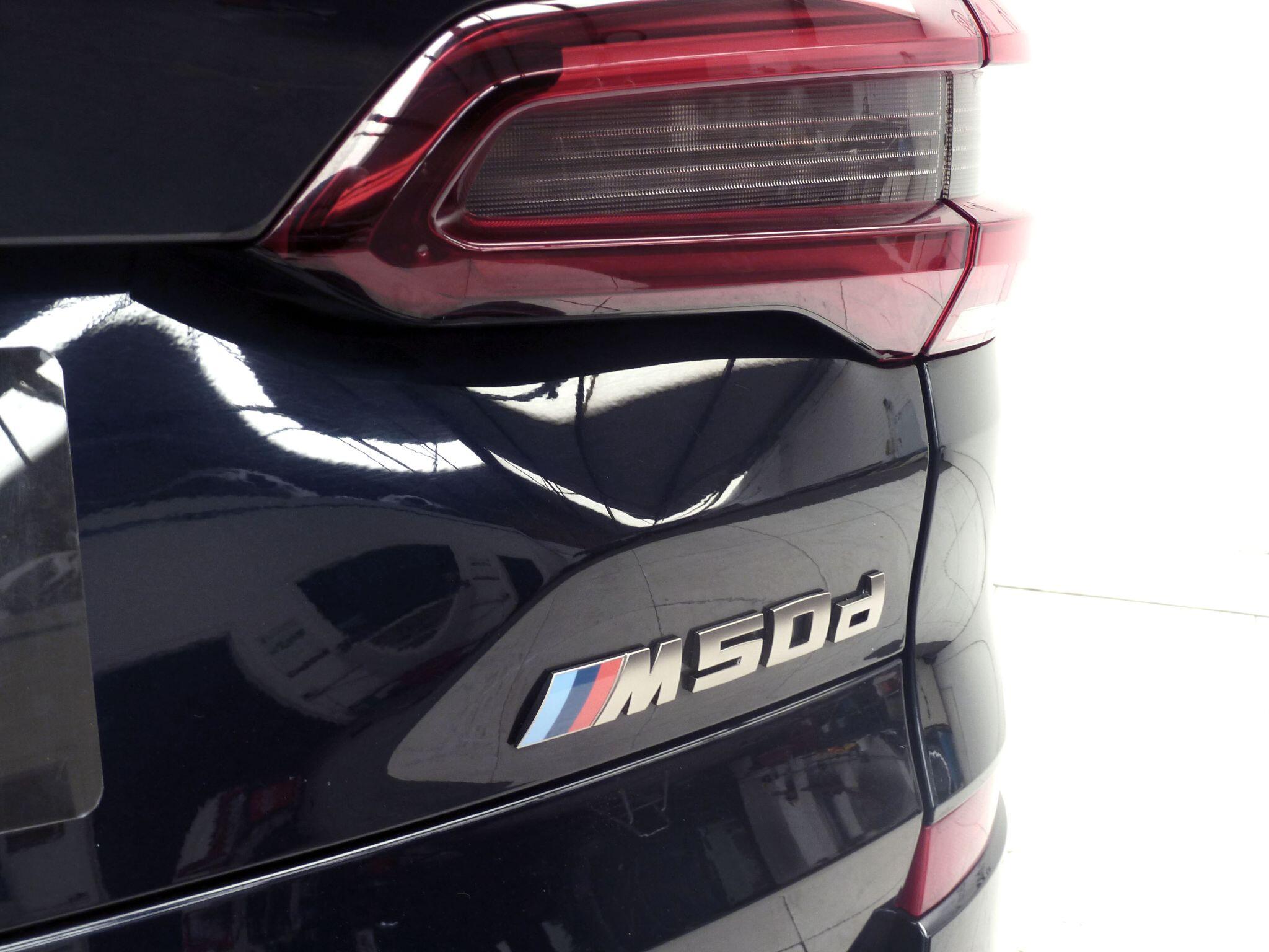 BMW X5 3.0 M50dxDrive   <br/><br/>BMW PERFORMANCE BLACK PACKAGE