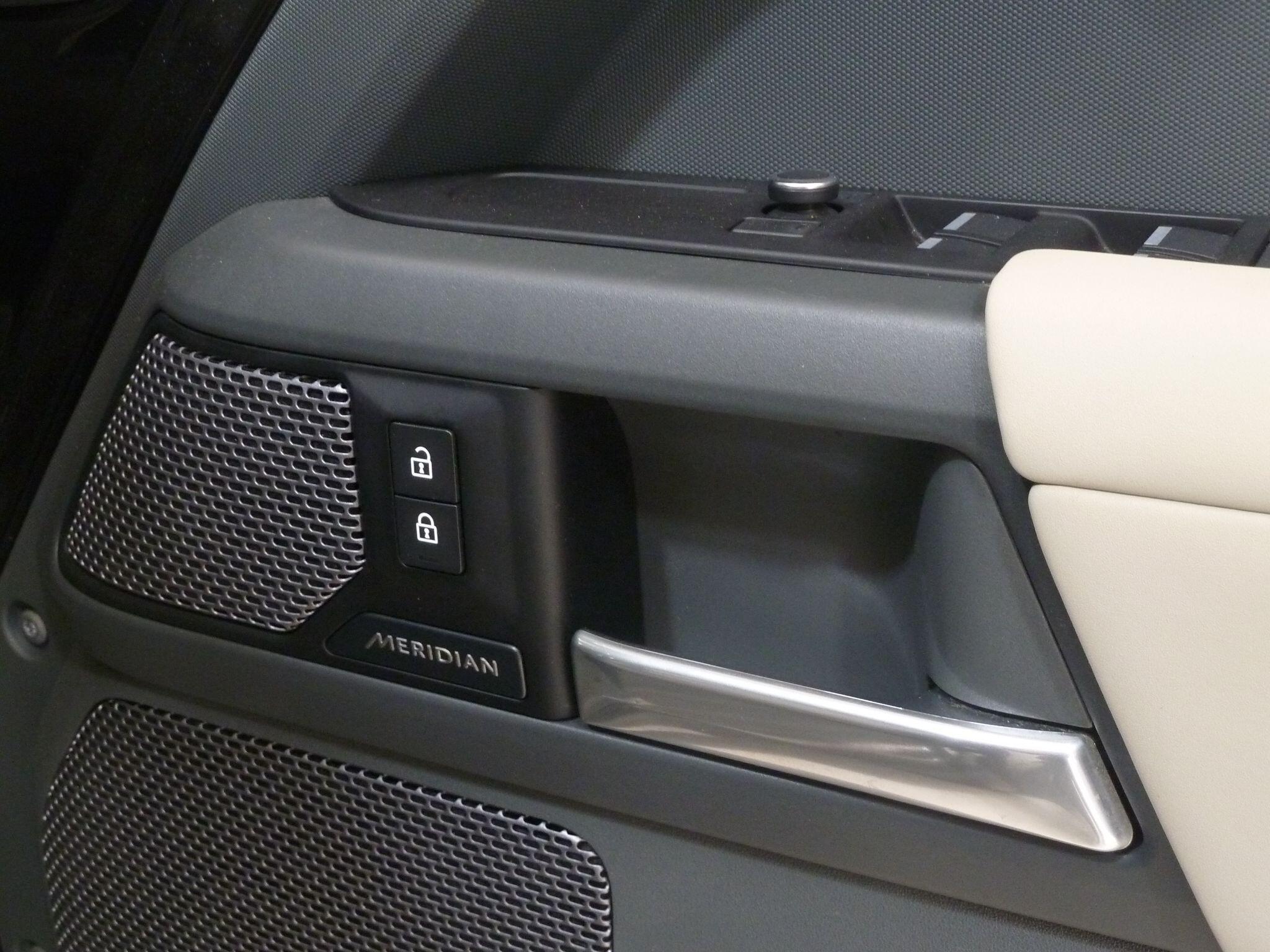 Land Rover Defender 110 2.0 P300 X-Dynamic S SUV  Petrol   (300 ps)<br/><br/>HAWKE BLACK EDITION