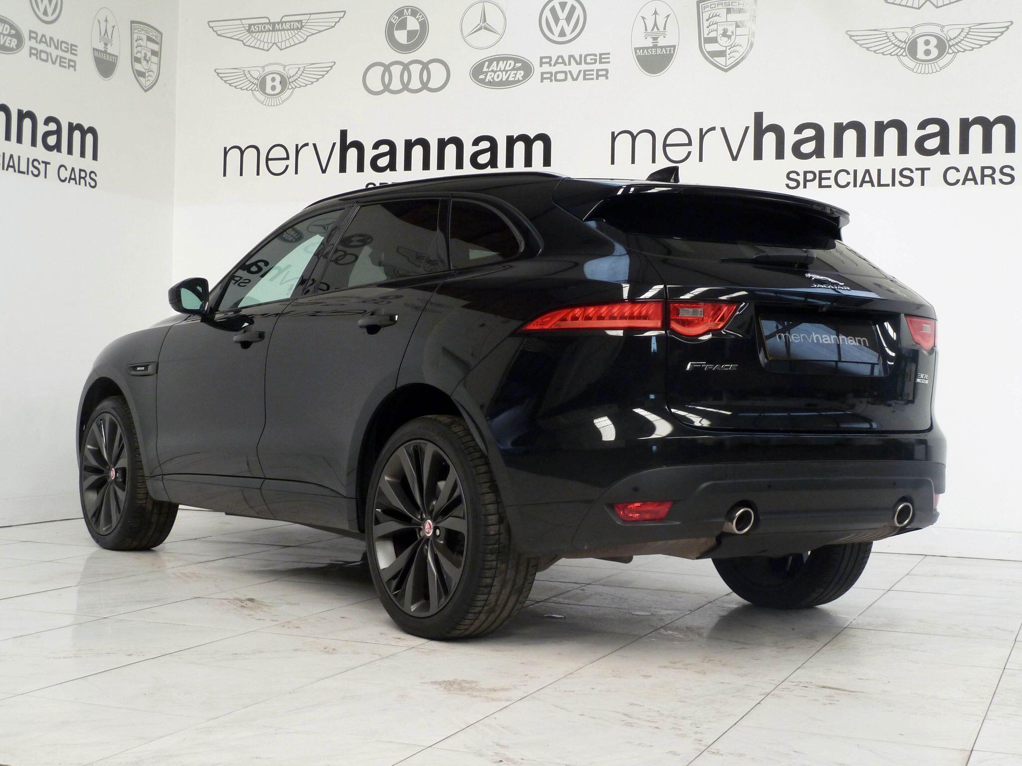 Jaguar F-PACE 2.0 P300 R-SportAWD   <br/><br/>BLACK PACK + 22″ ALLOY WHEELS